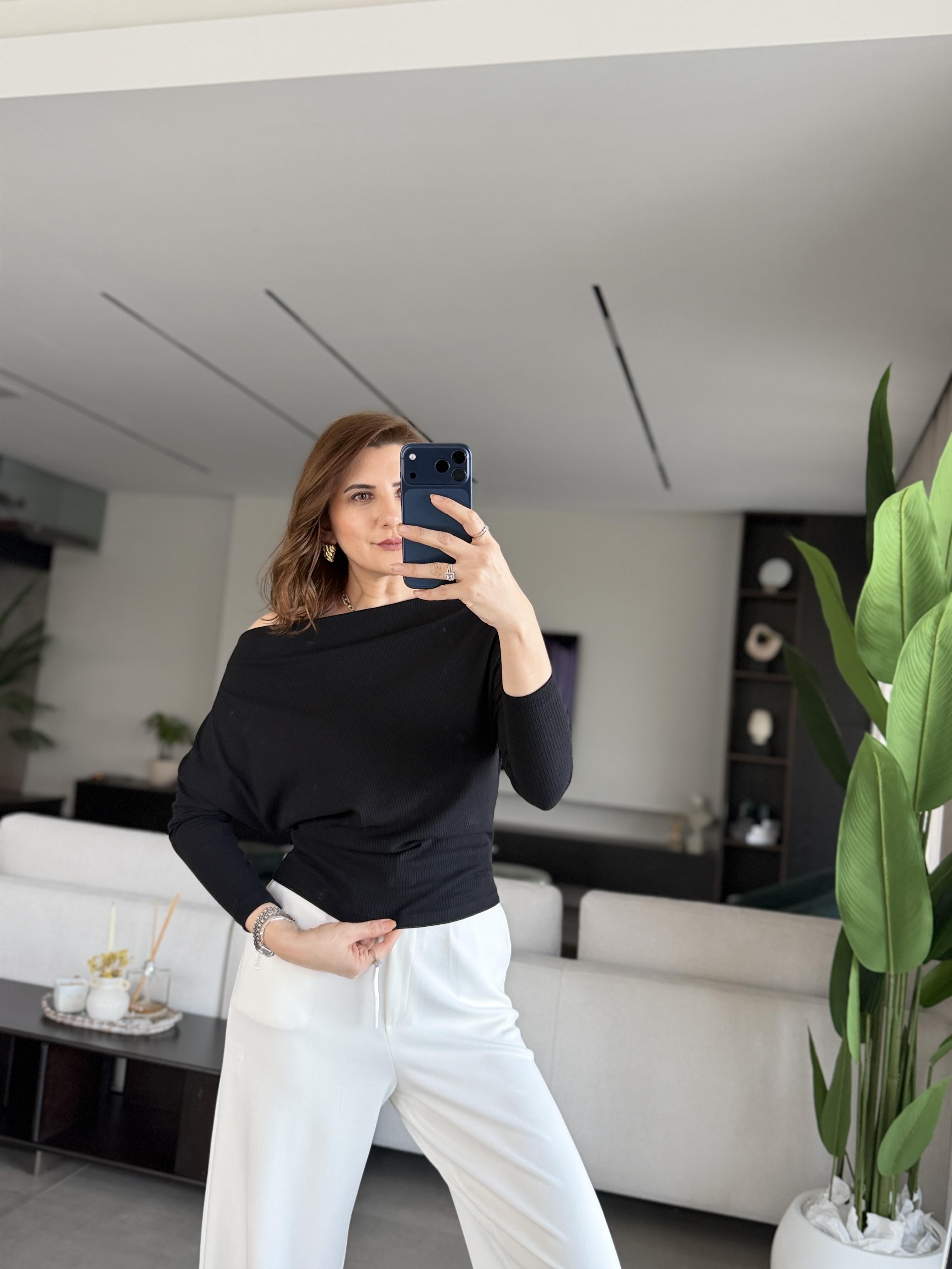 Siyah Fitilli Kayık Yaka Bluz