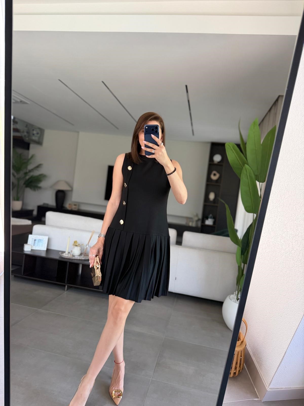 Siyah Pliseli Düğme Detay Elbise