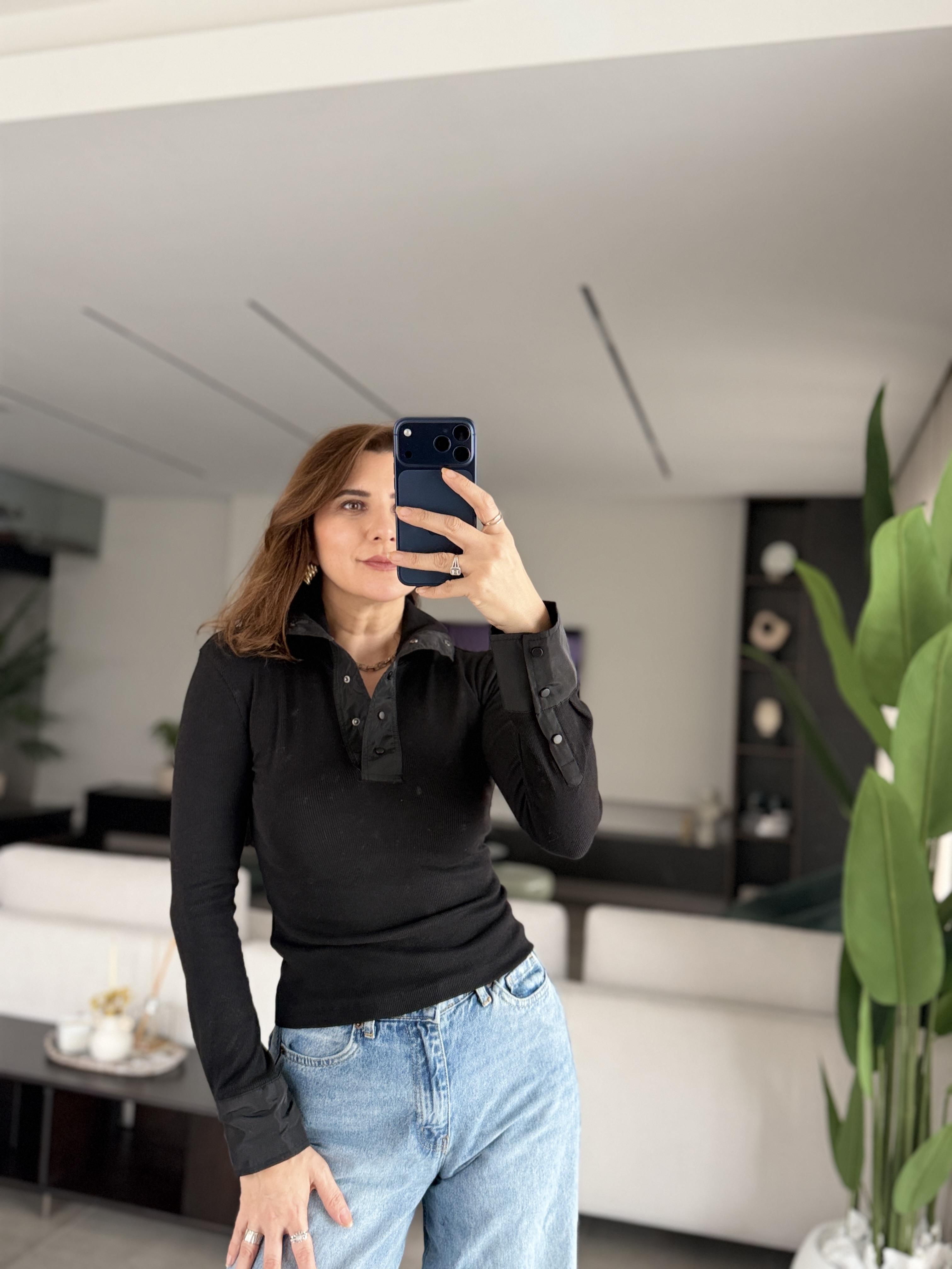 Siyah Yaka Çıtçıtlı Fitilli Bluz