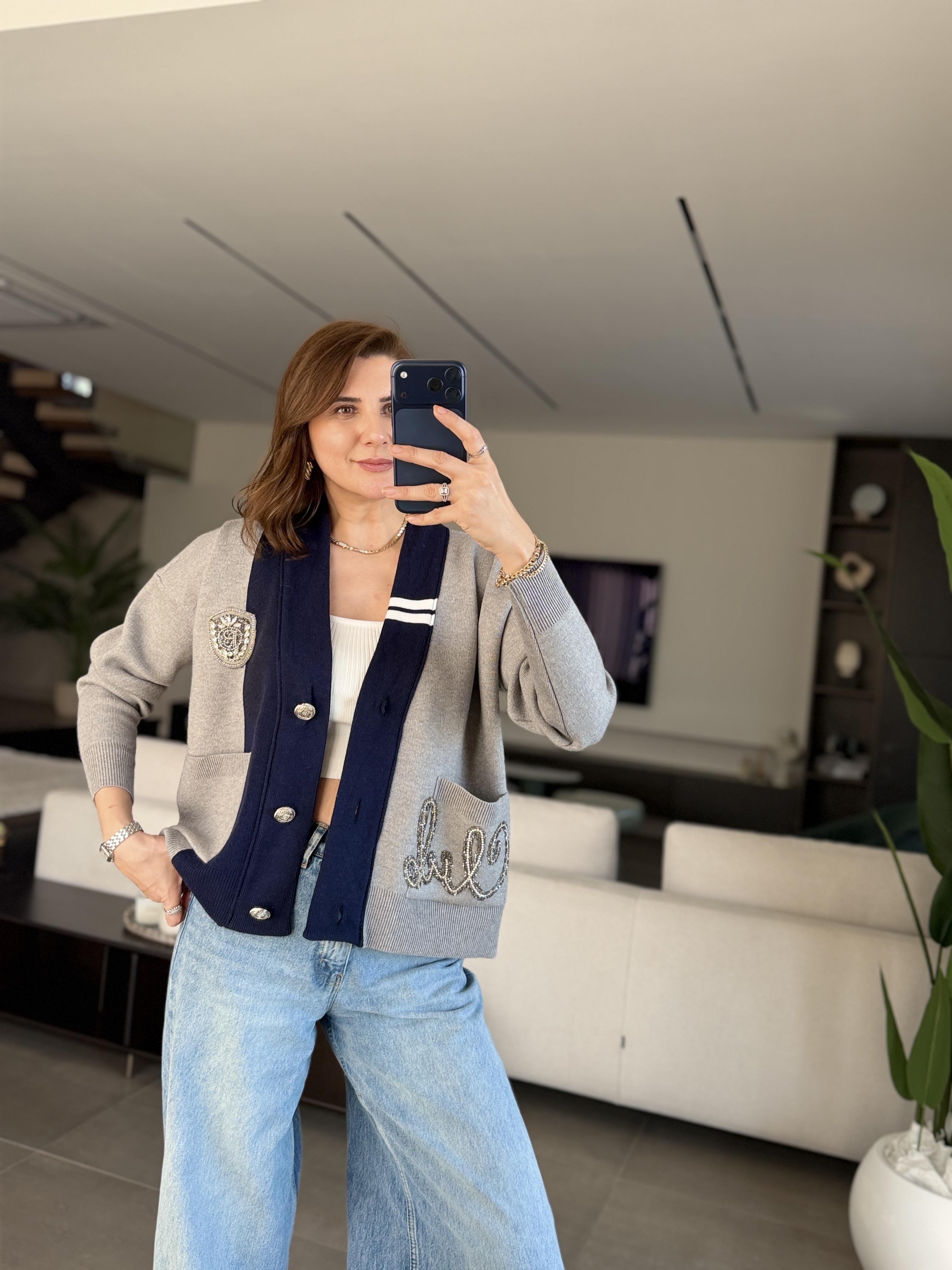 Taş Detaylı Düğmeli Hırka