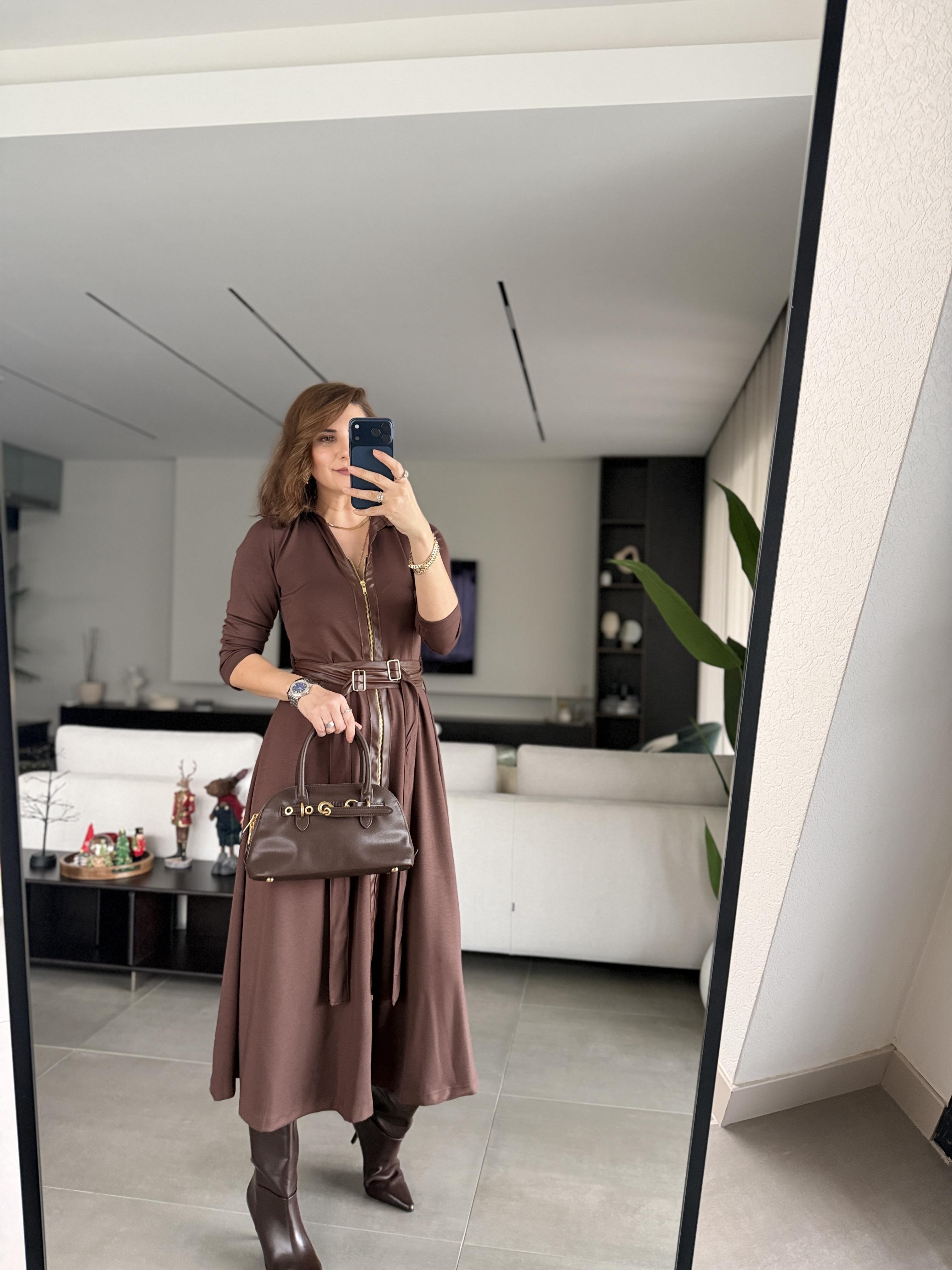 Yaka Deri Detaylı Önü Fermuarlı Modal Elbise