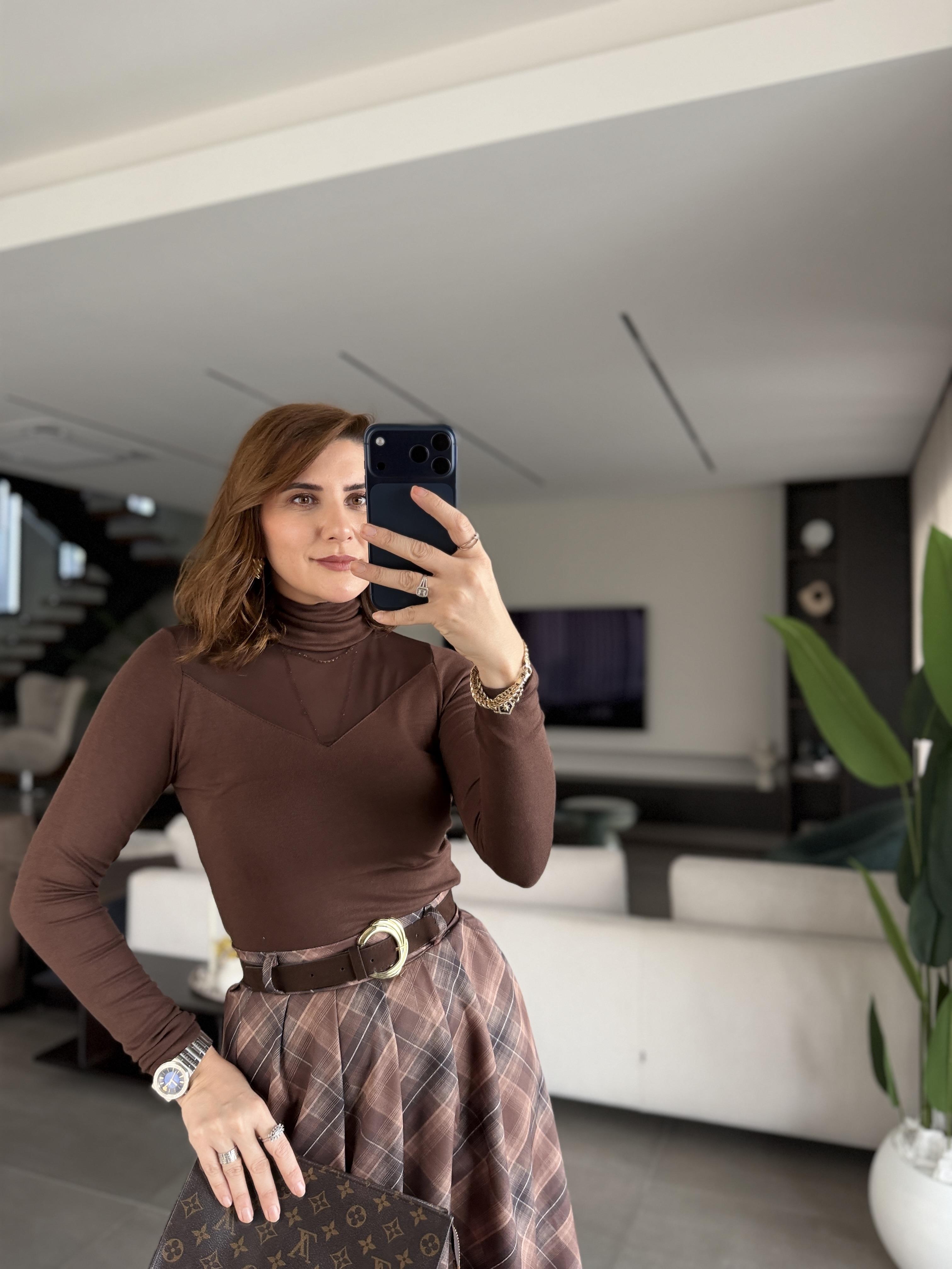 Acı Kahve Balıkçı Yaka Göğüs Tül Detaylı Buzzy Bluz