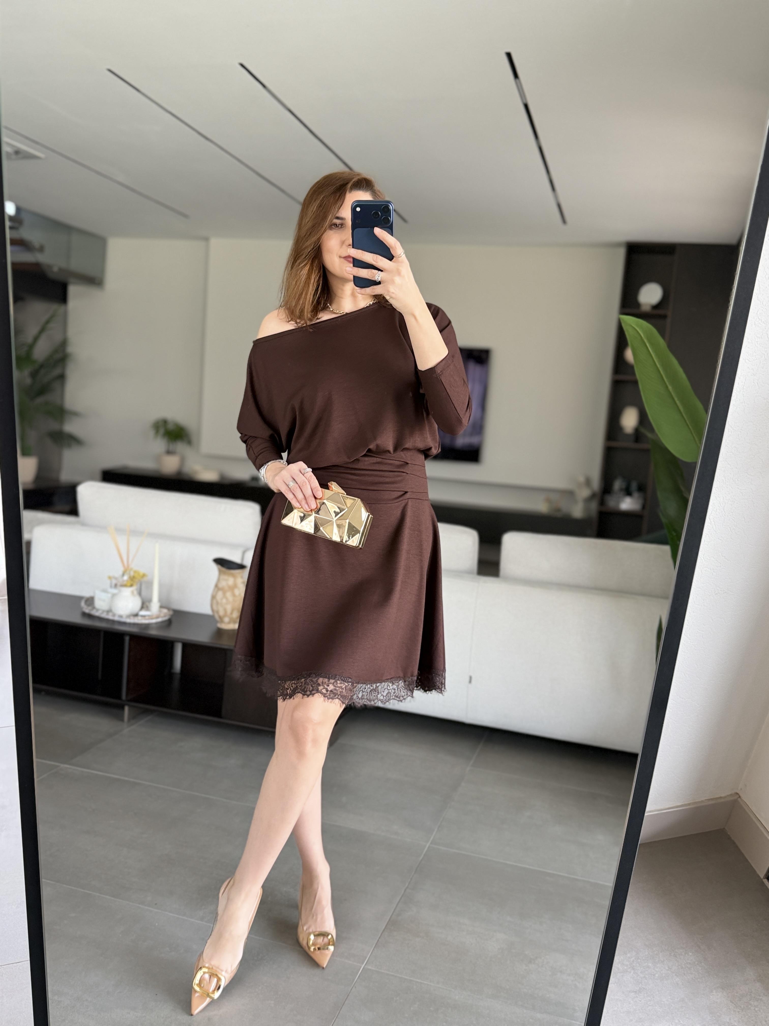 Acı Kahve Bel Büzgülü Eteği Dantelli Elbise
