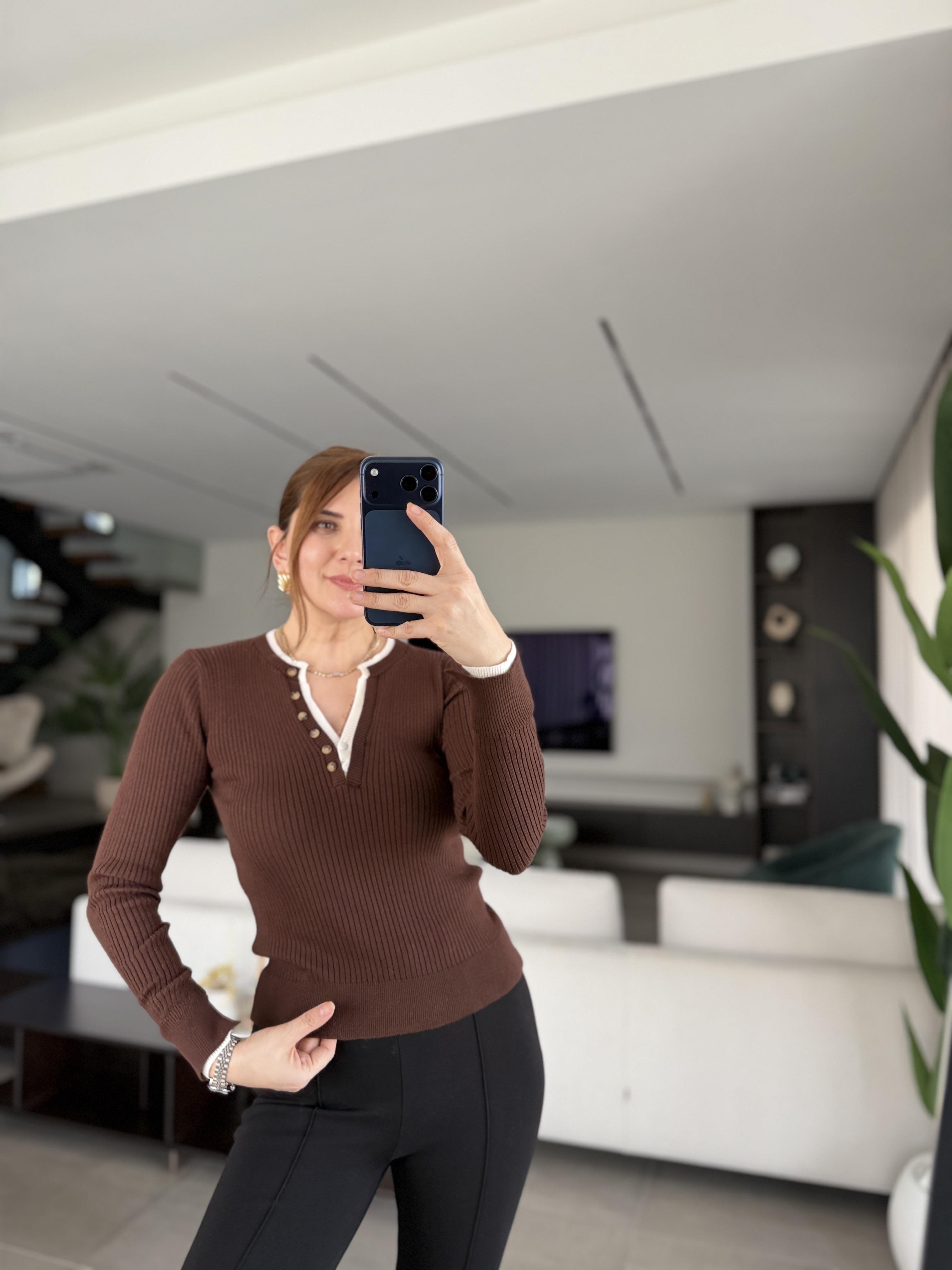 Acı Kahve Çift Yaka Garnili Düğmeli Triko