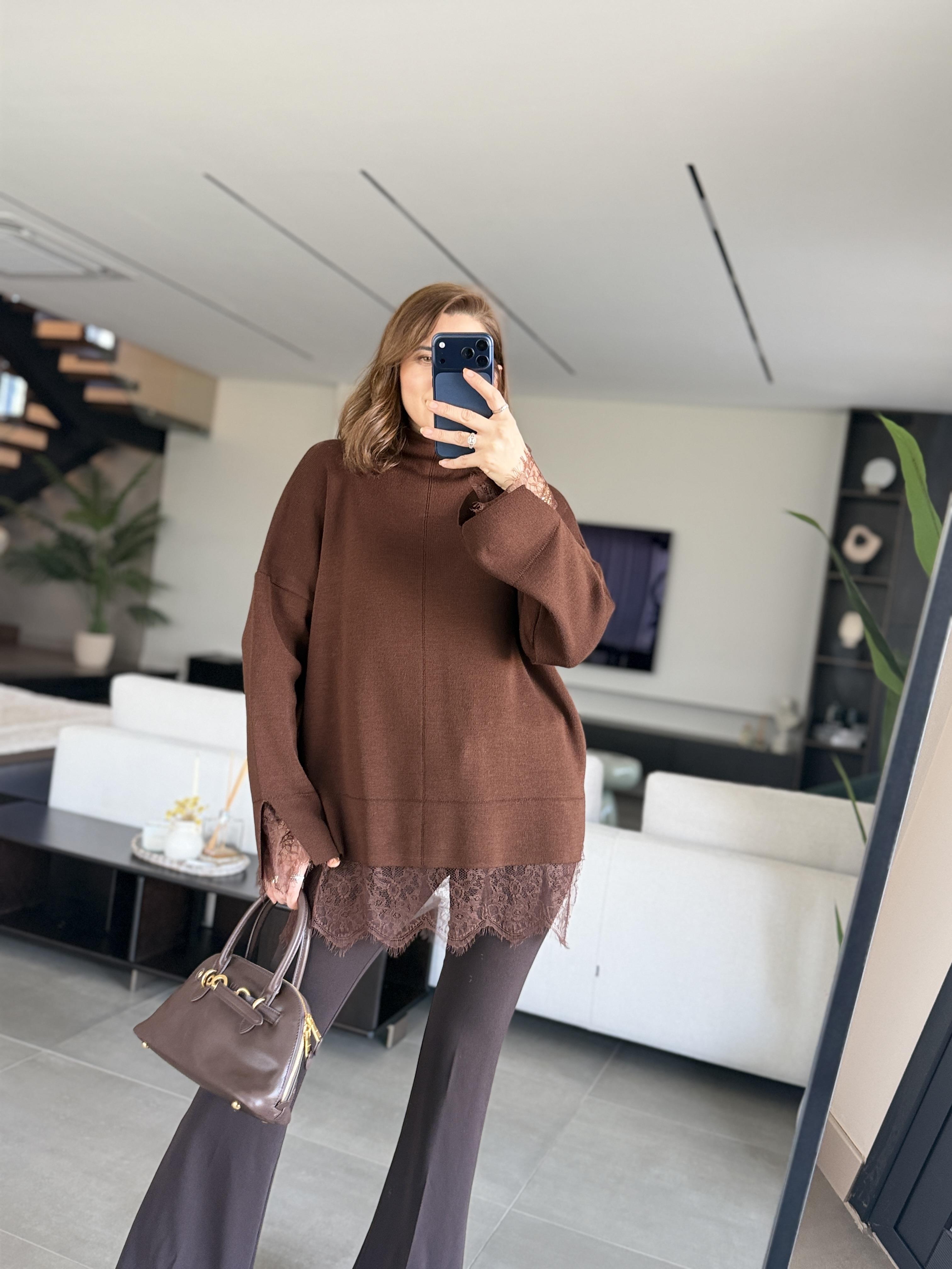 Acı Kahve Dantel Detaylı Kazak