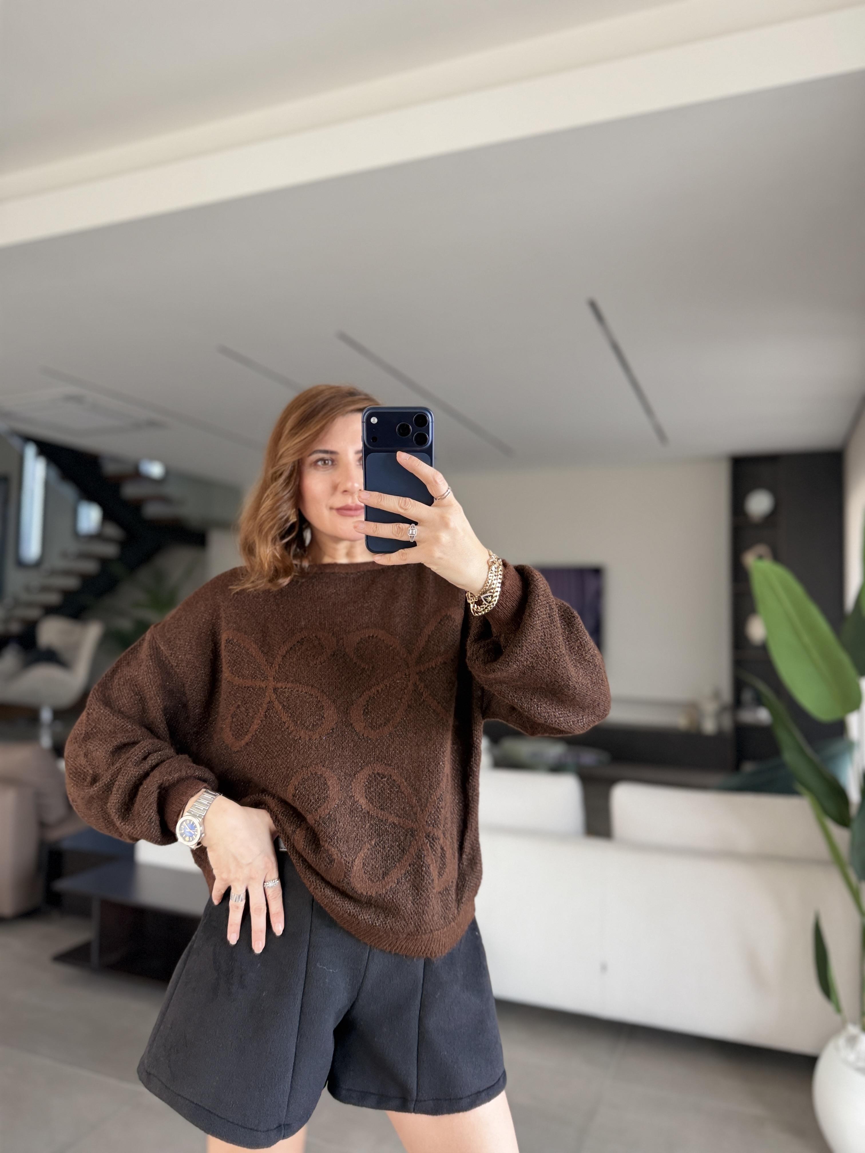 Acı Kahve Desenli Kayık Yaka Triko Kazak