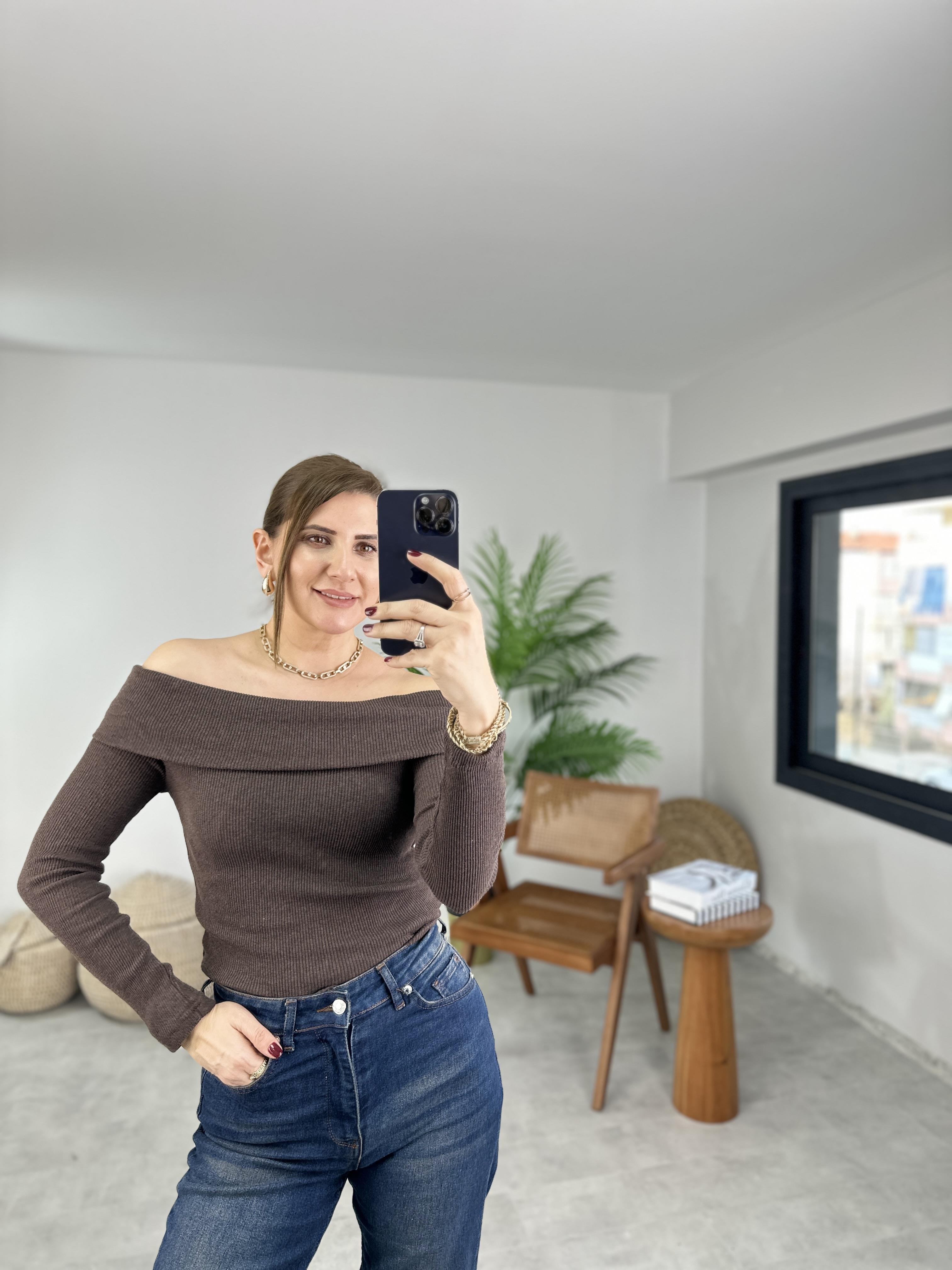 Acı Kahve Fitilli Madonna Yaka Bluz