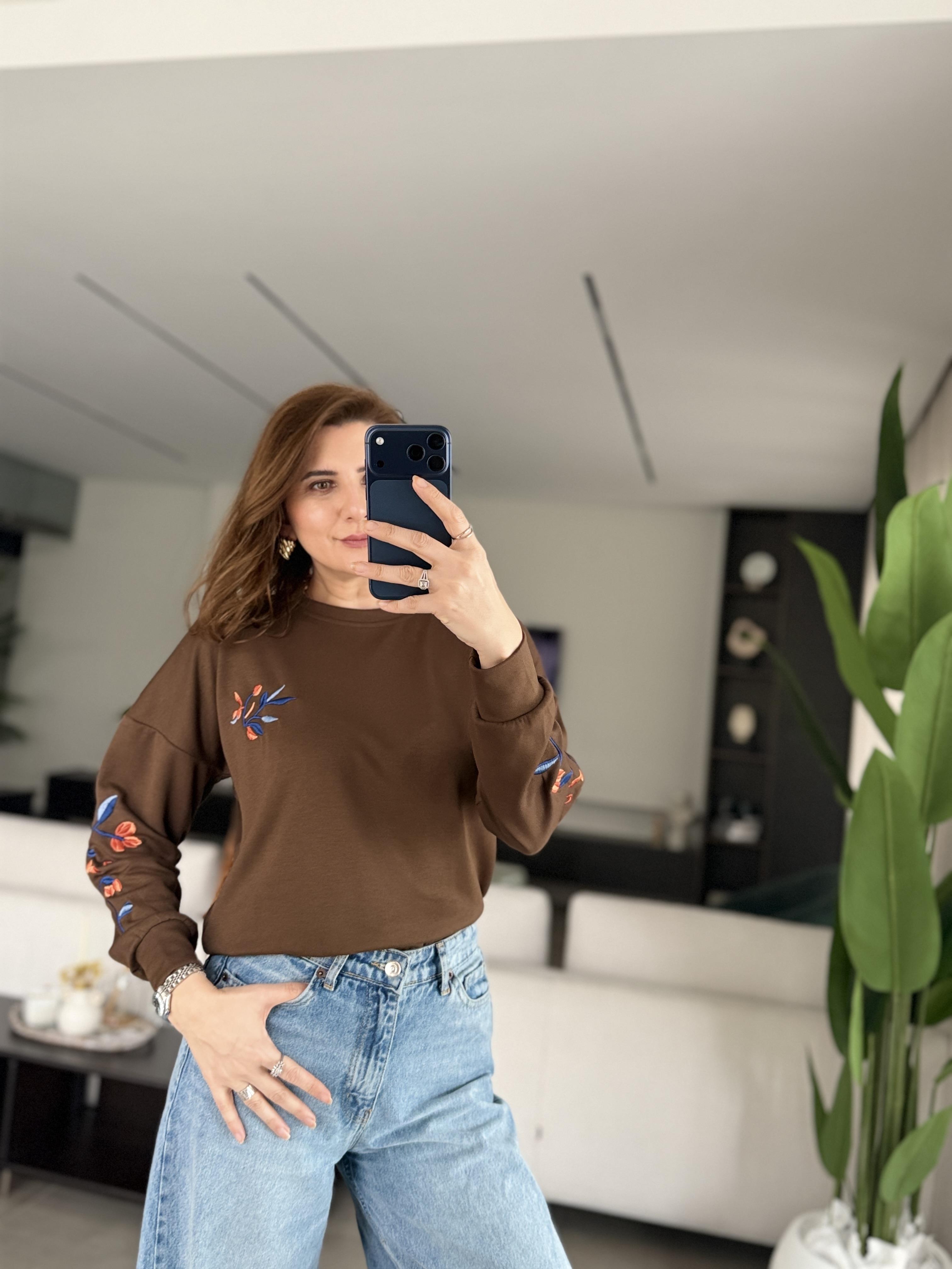 Acı Kahve Kol Nakışlı Sweat