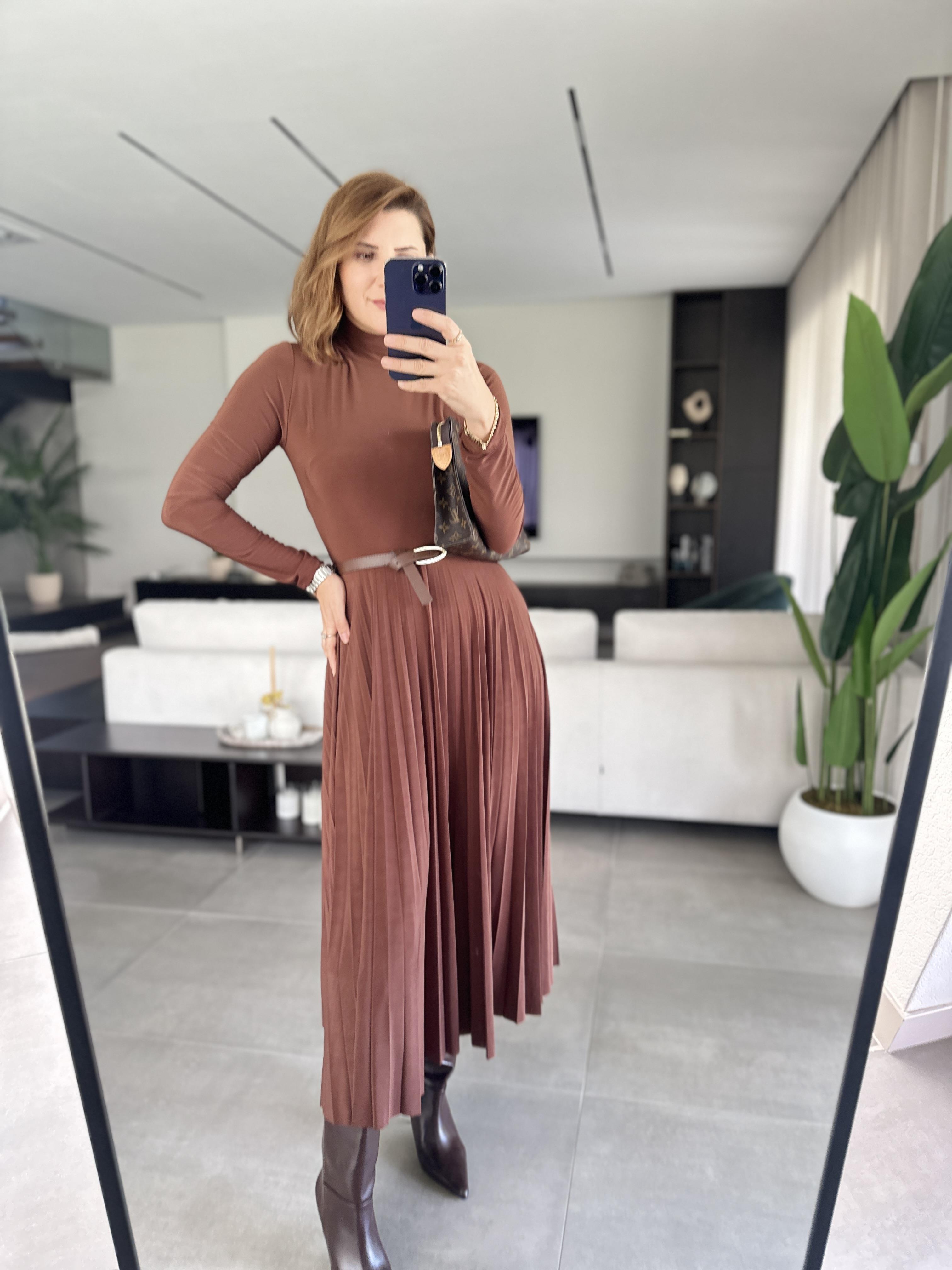 Acı Kahve Sandy Kemer Detaylı Piliseli Elbise