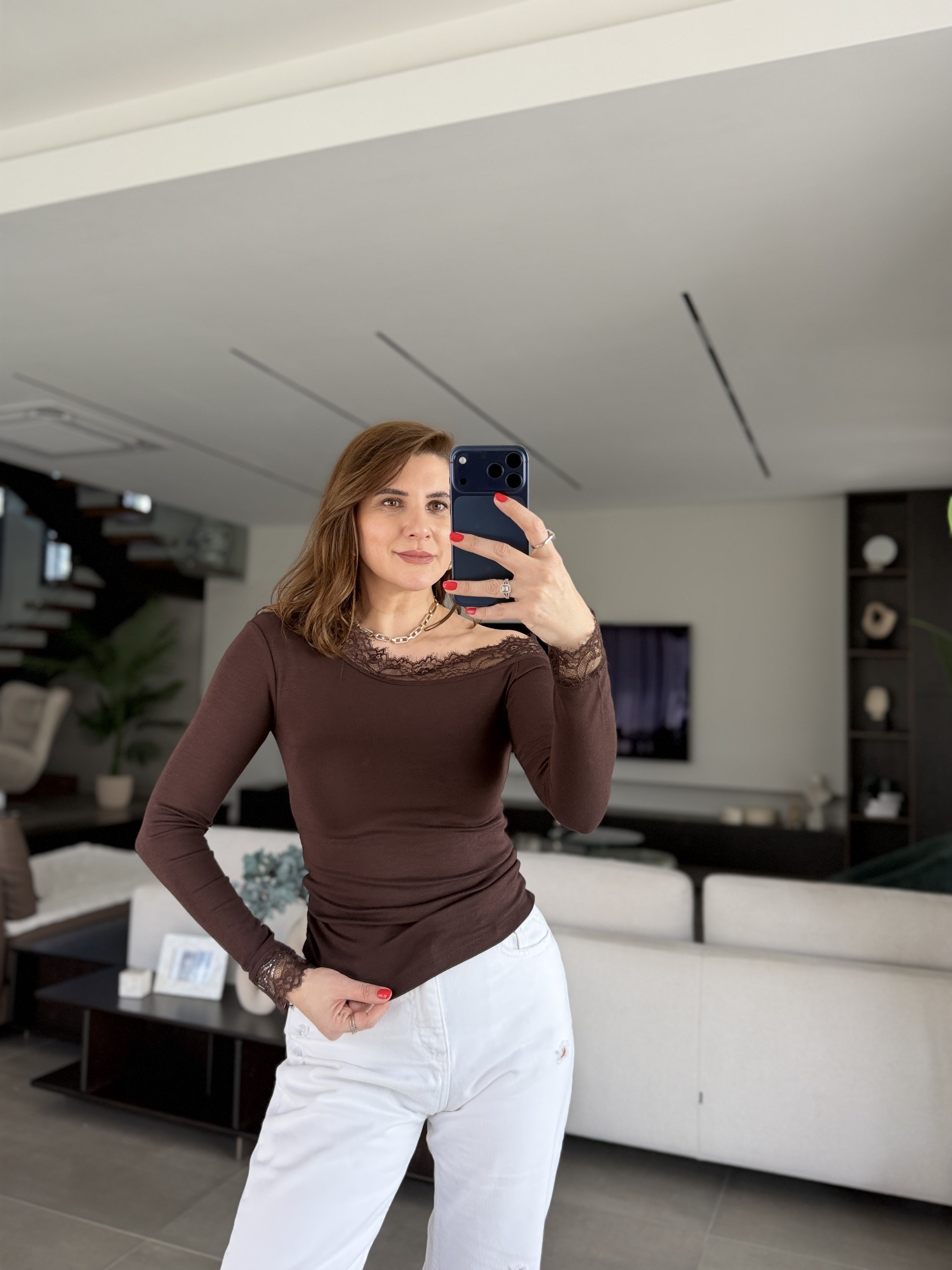 Acı Kahve Tek Omzu Açık Dantelli Bluz