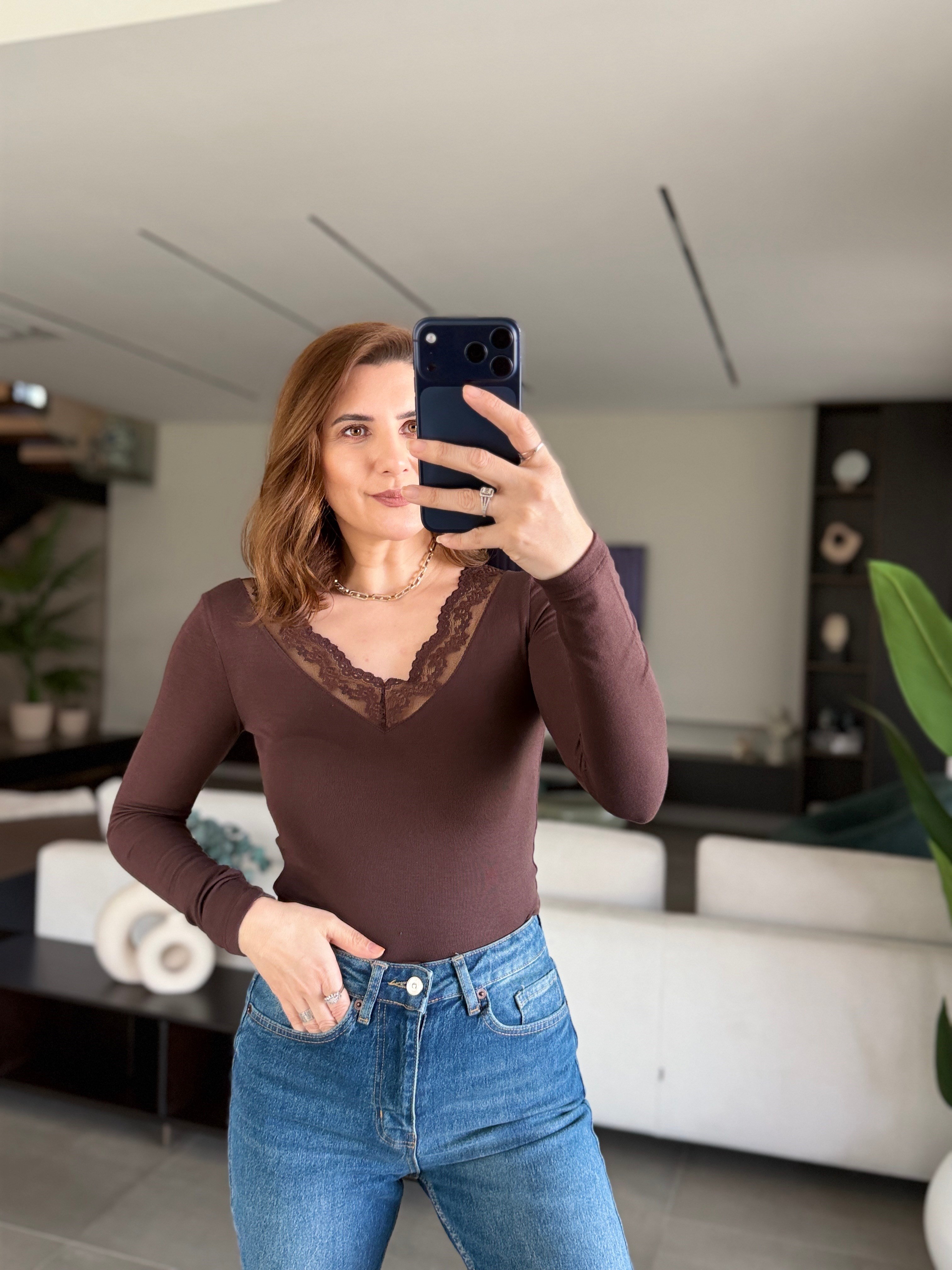 Acı Kahve V Yaka Dantel Detaylı Bluz