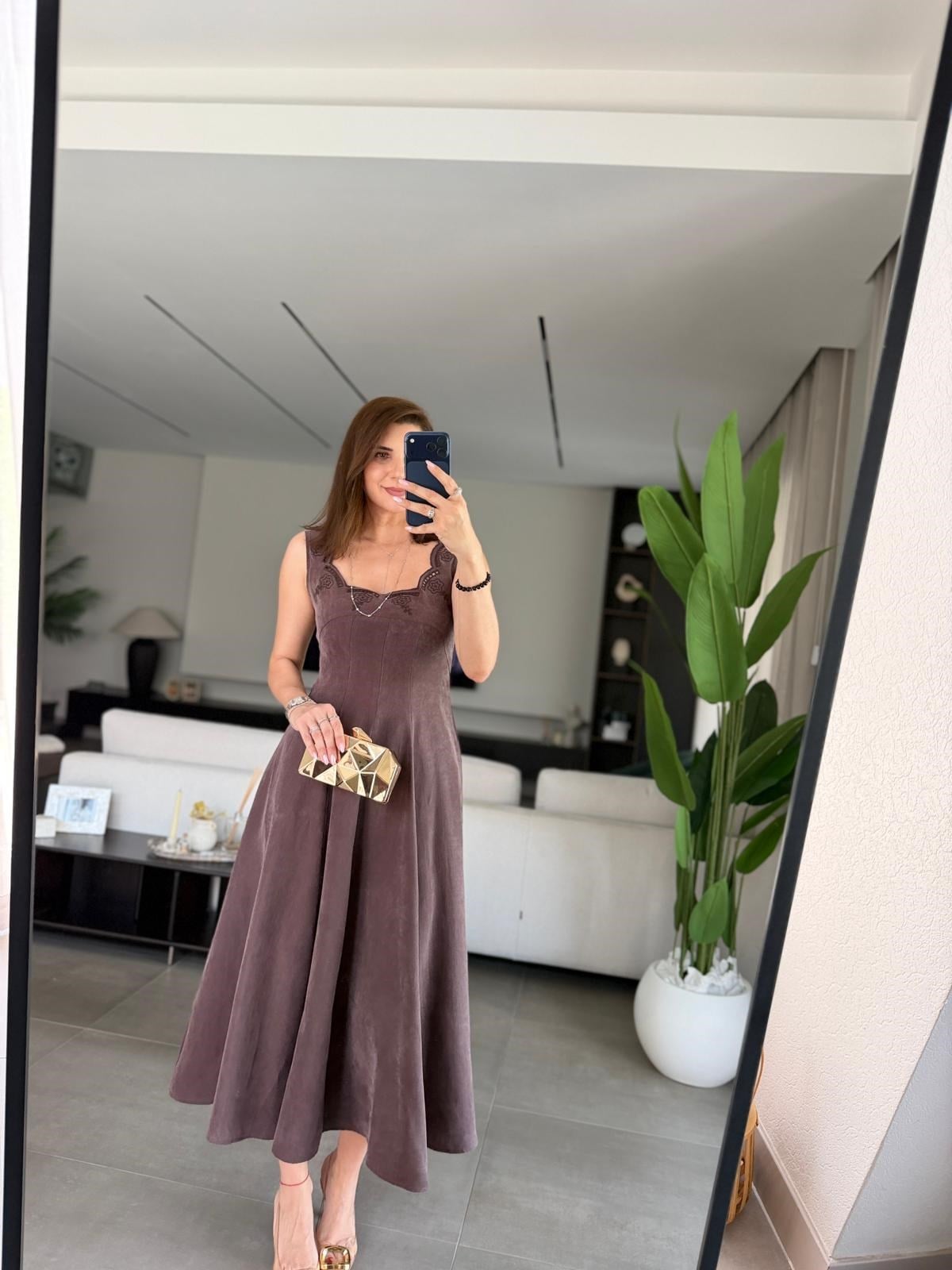 Acı Kahve Yaka Nakışlı Çan Elbise
