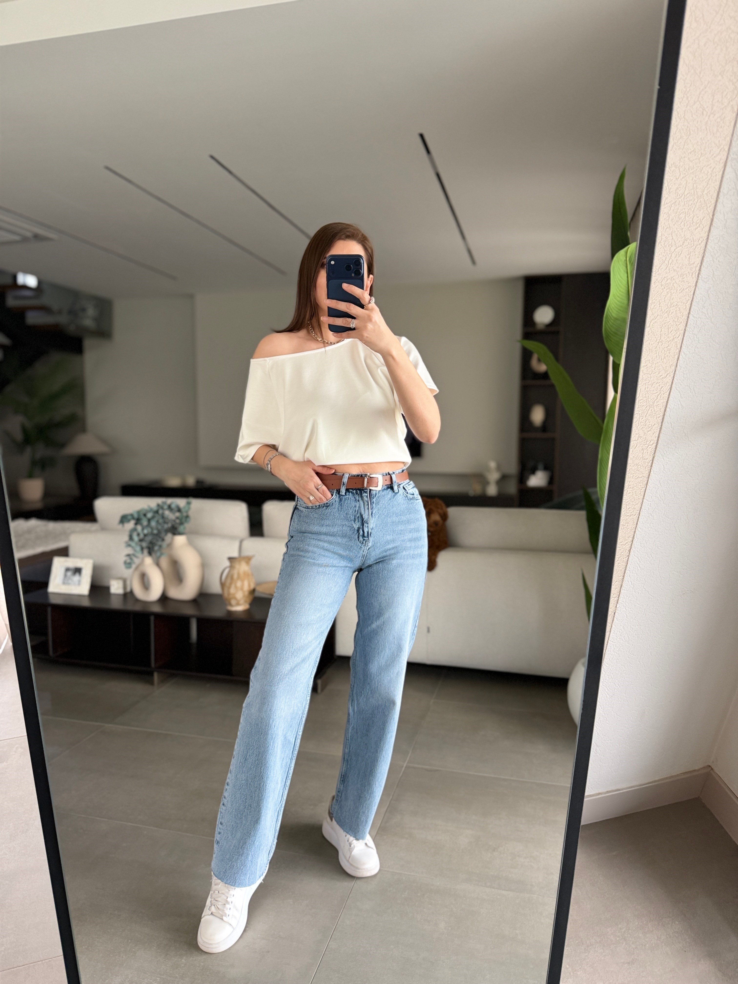 Açık Mavi Kesik Paça Kemerli Jean