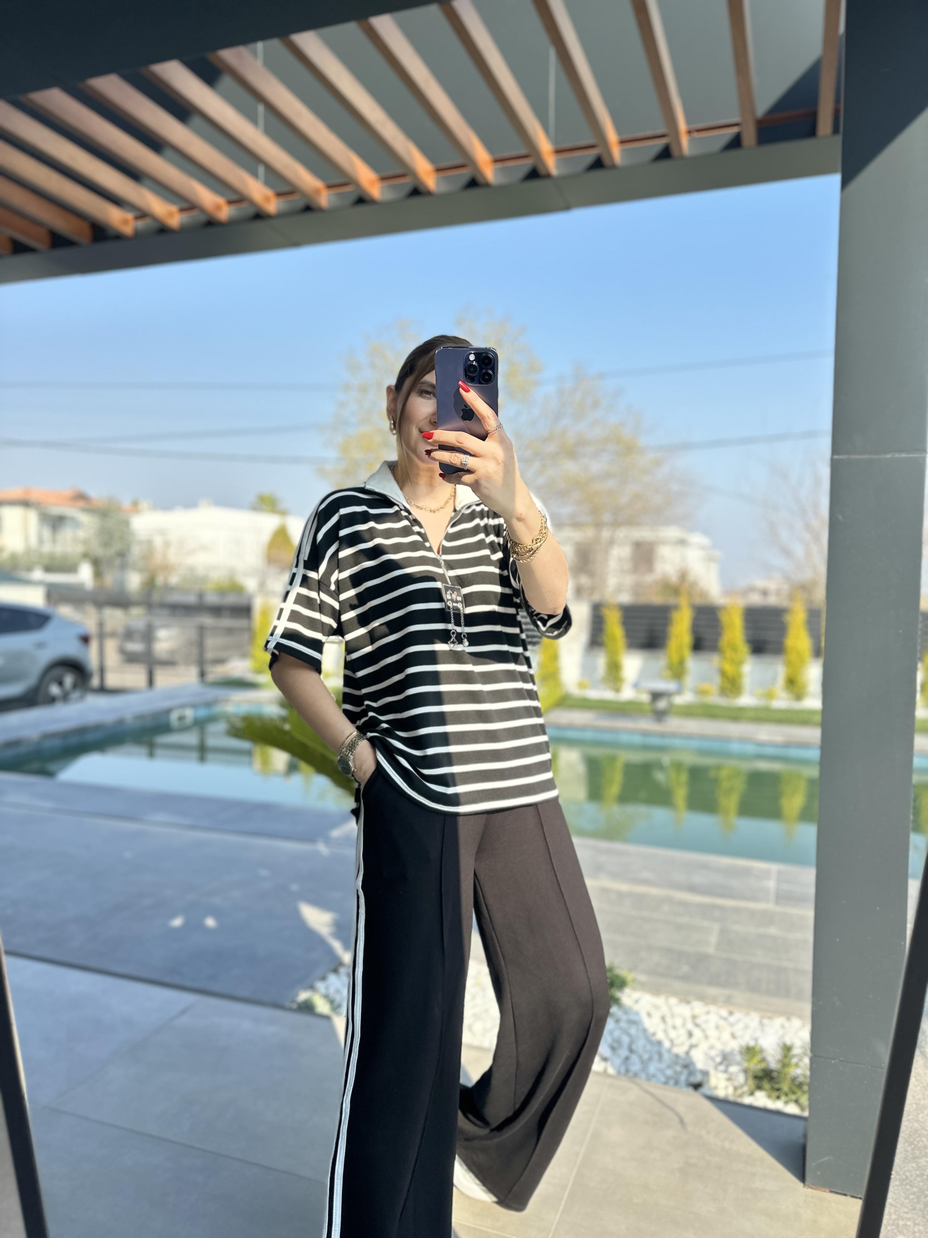 Aksesuar Detaylı Çizgili Takım