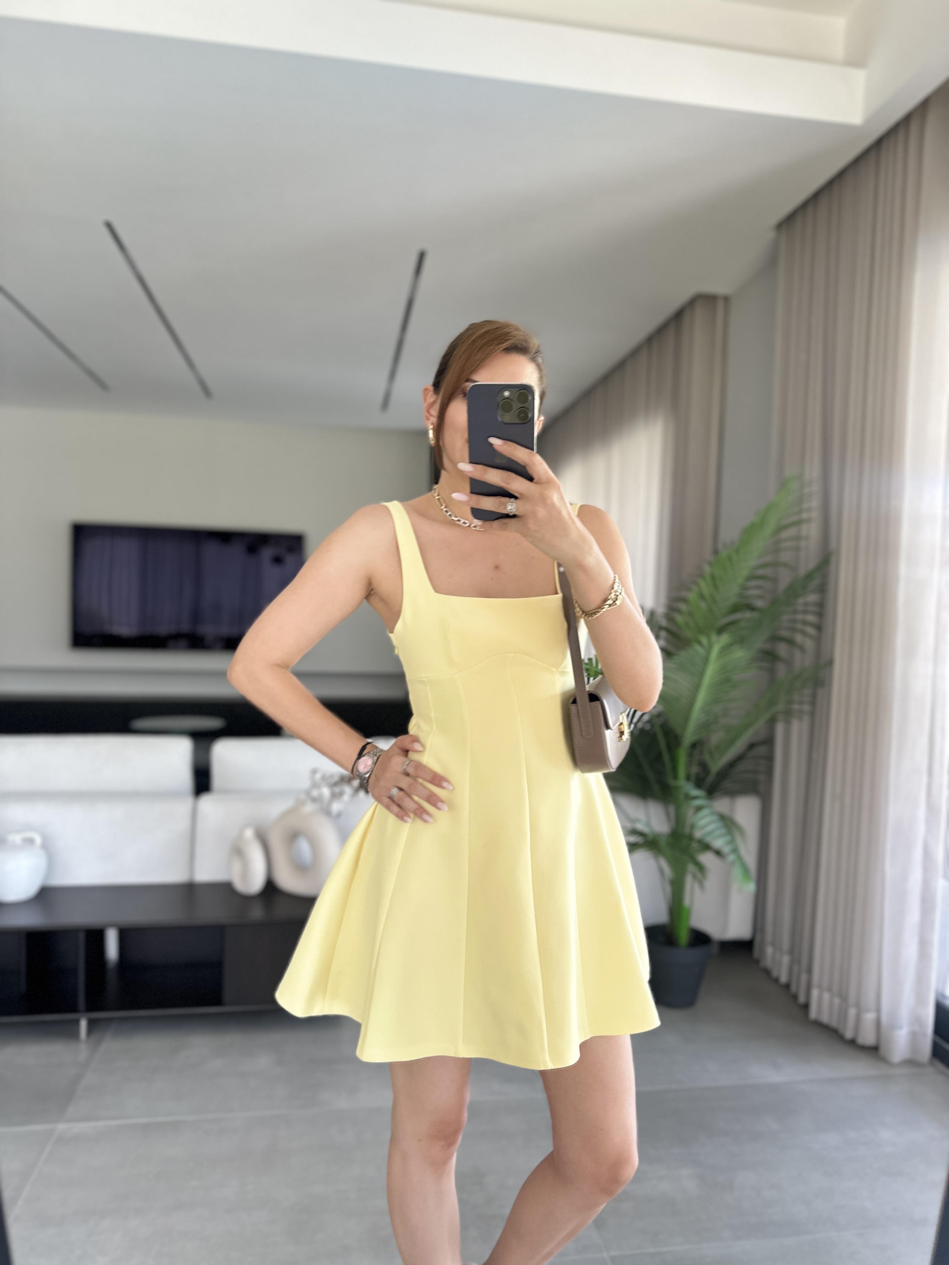 Arkası Fiyonk Detaylı Elbise