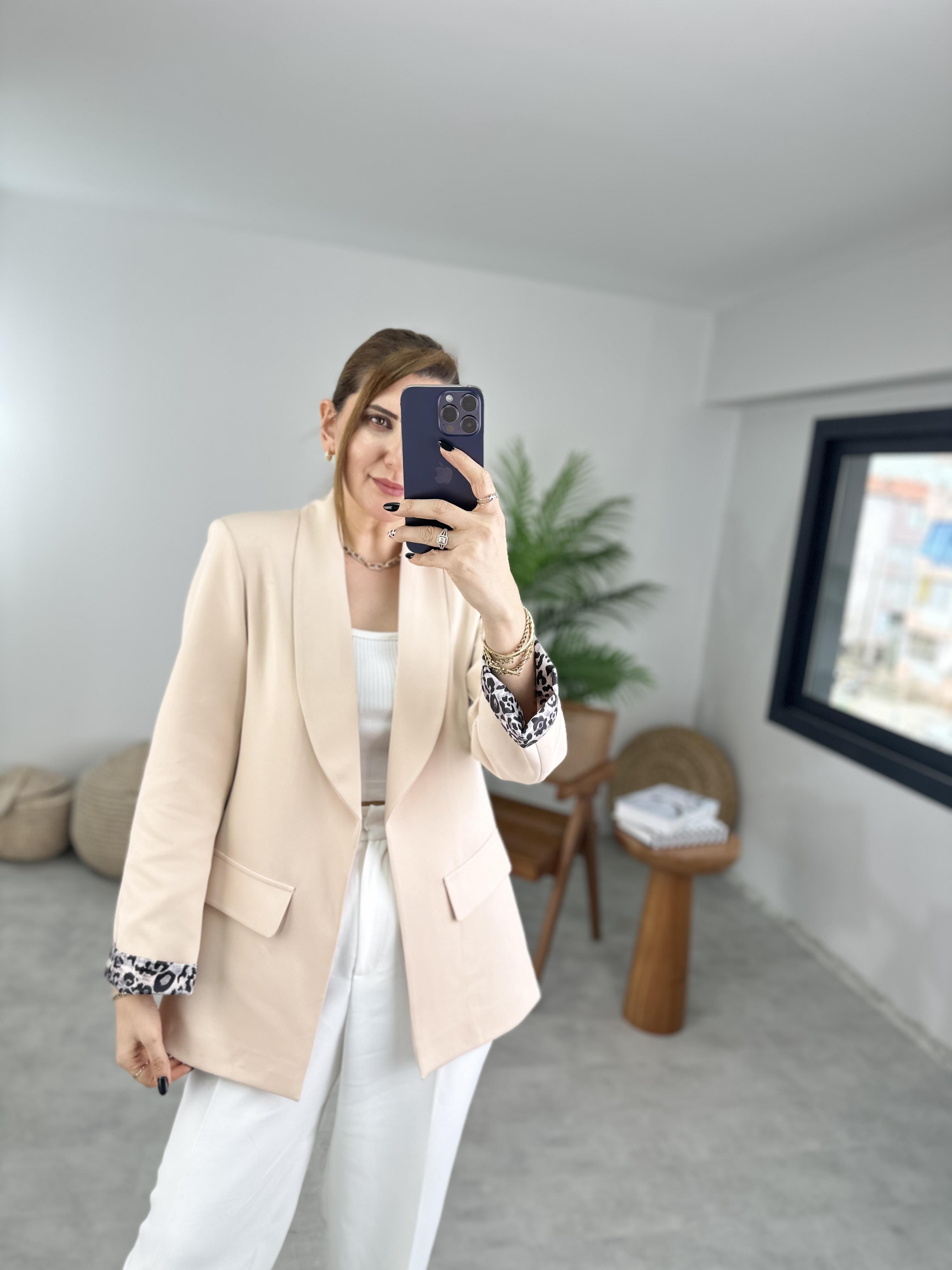 Bej Büyük Beden İçi Leopar Astarlı Blazer Ceket