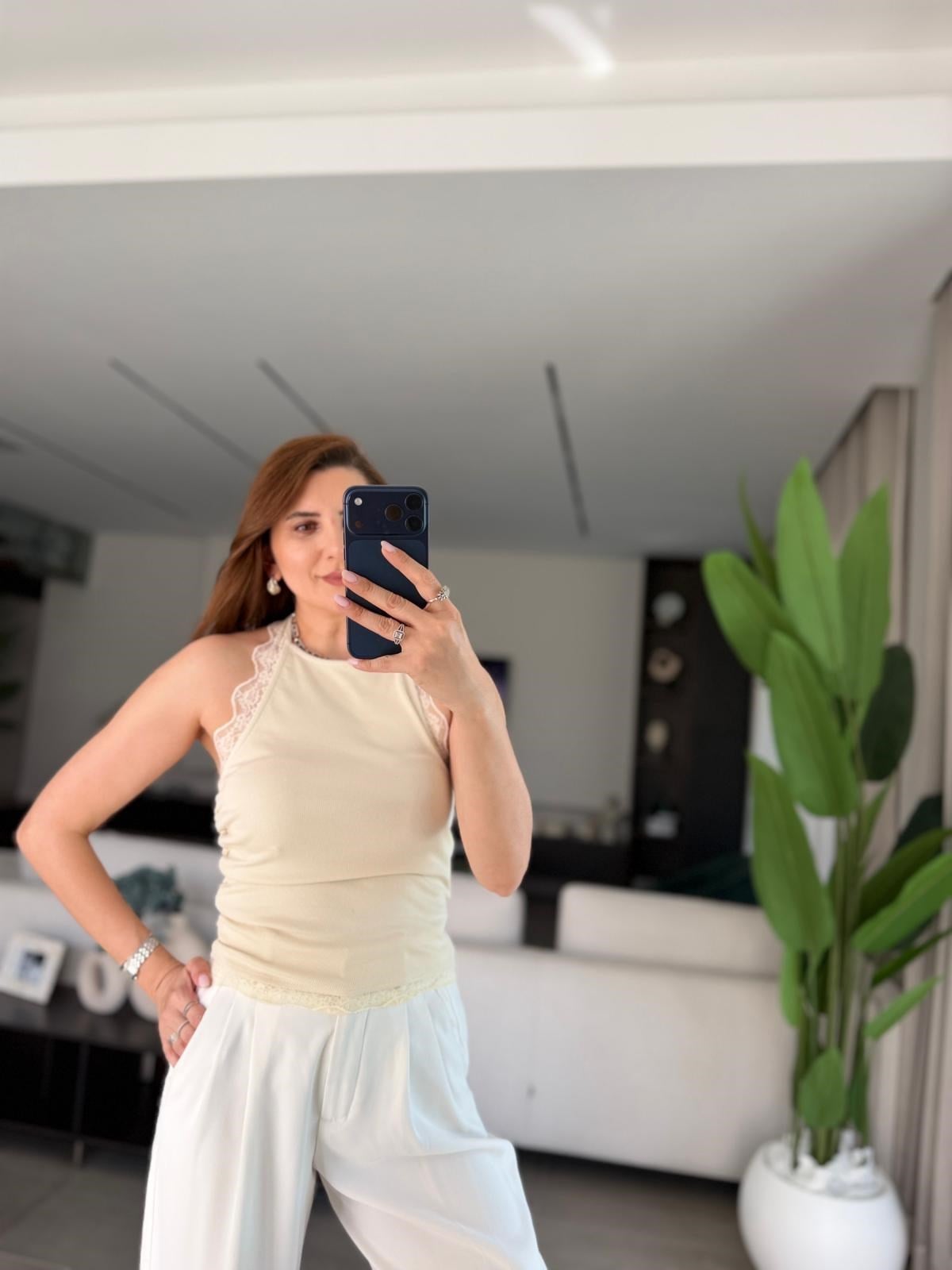 Bej Dantel Detay Sırt Dekolteli Bluz