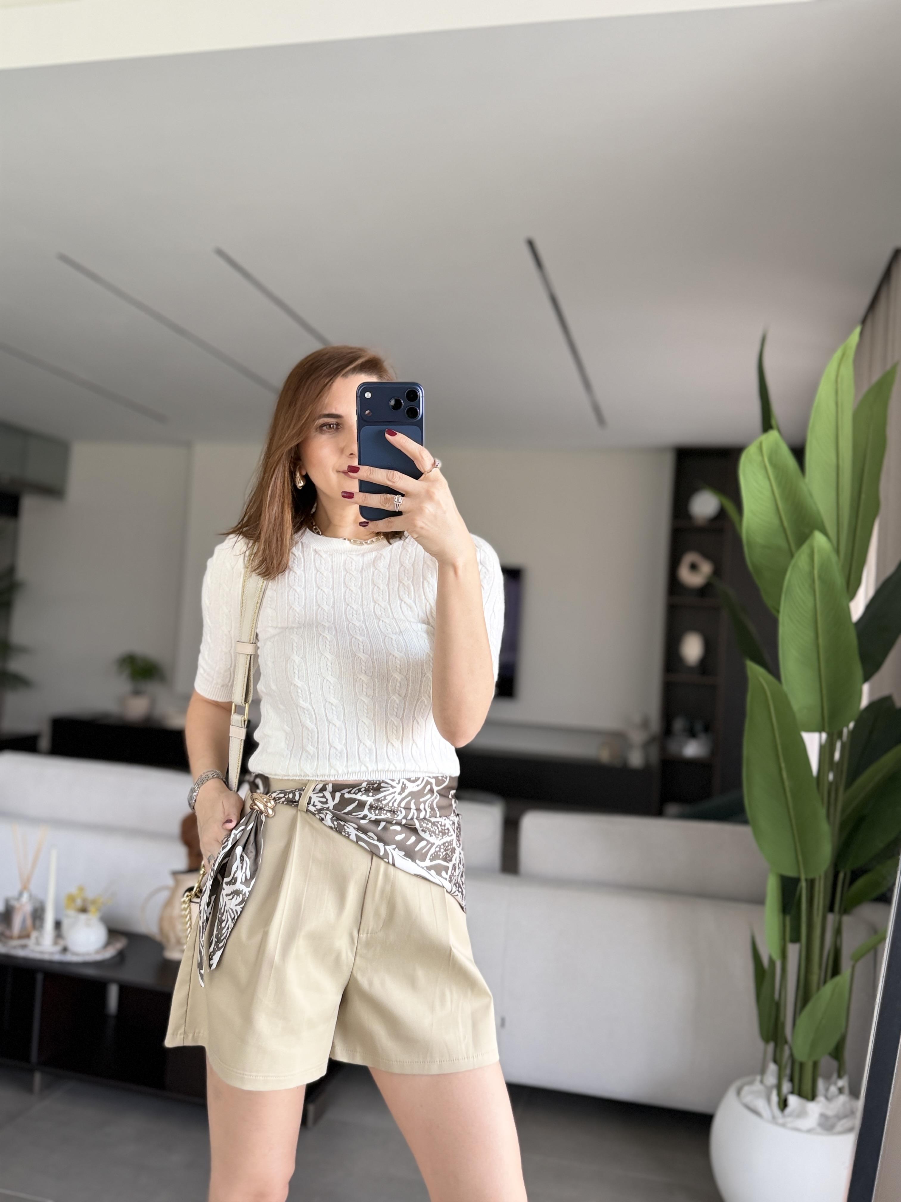 Beli Fular Ve Aksesuar Detaylı Şort