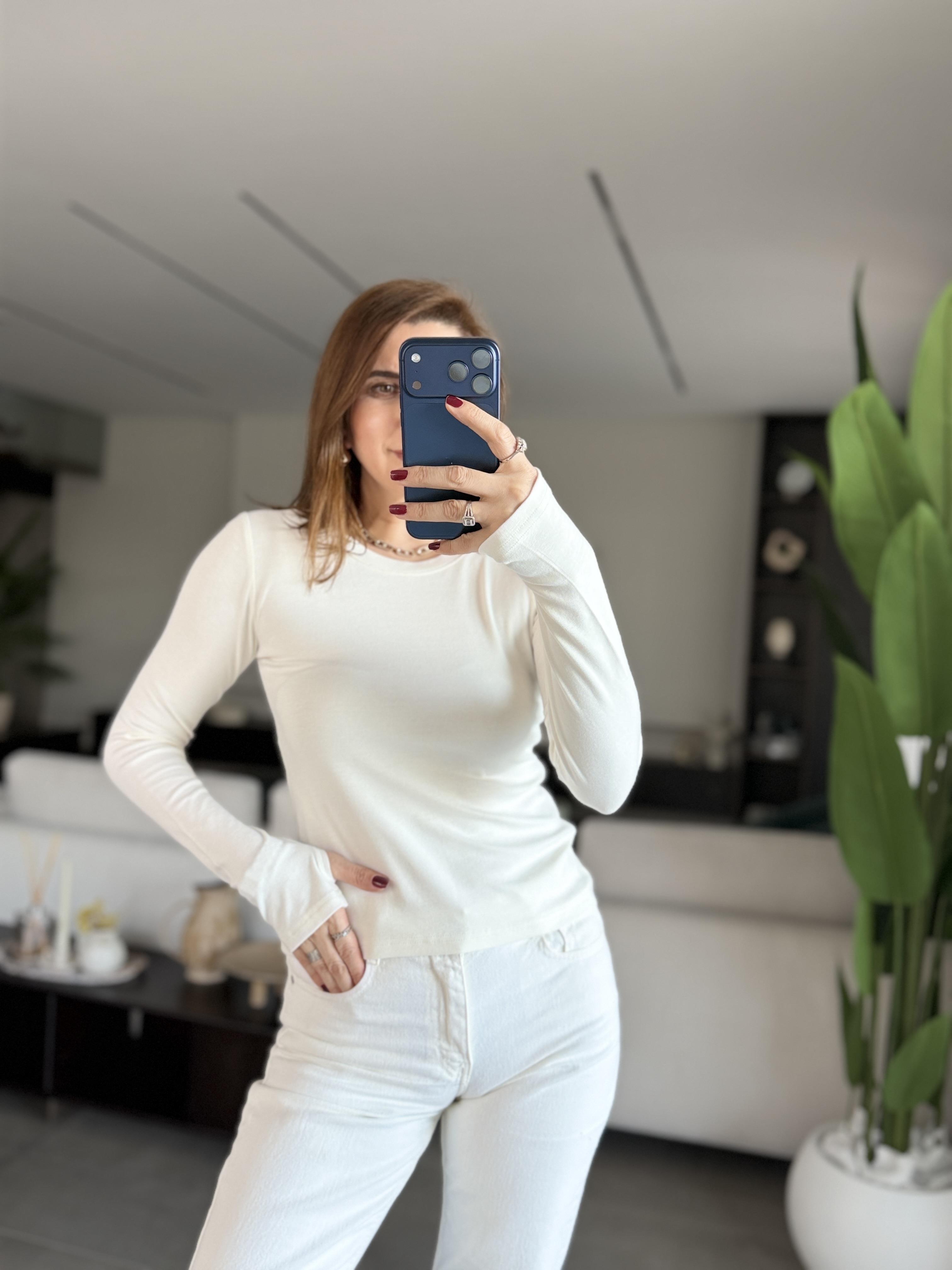 Beyaz Dora Parmak Geçmeli Bluz