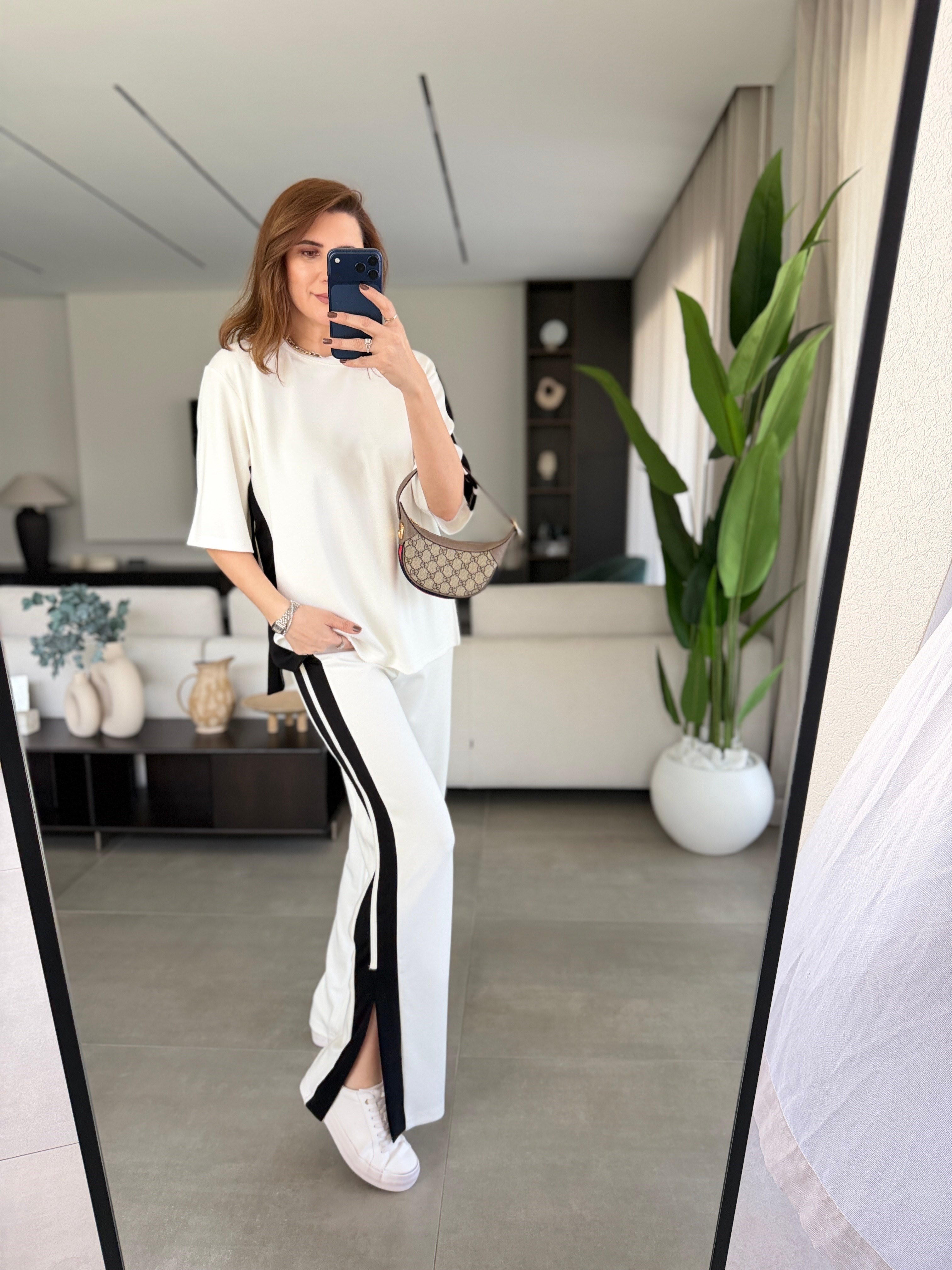 Beyaz Eriva Şerit Detaylı Takım