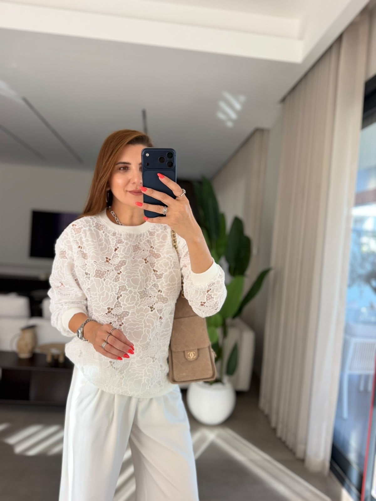 Beyaz  Fisto İşlemeli Sweatshırt