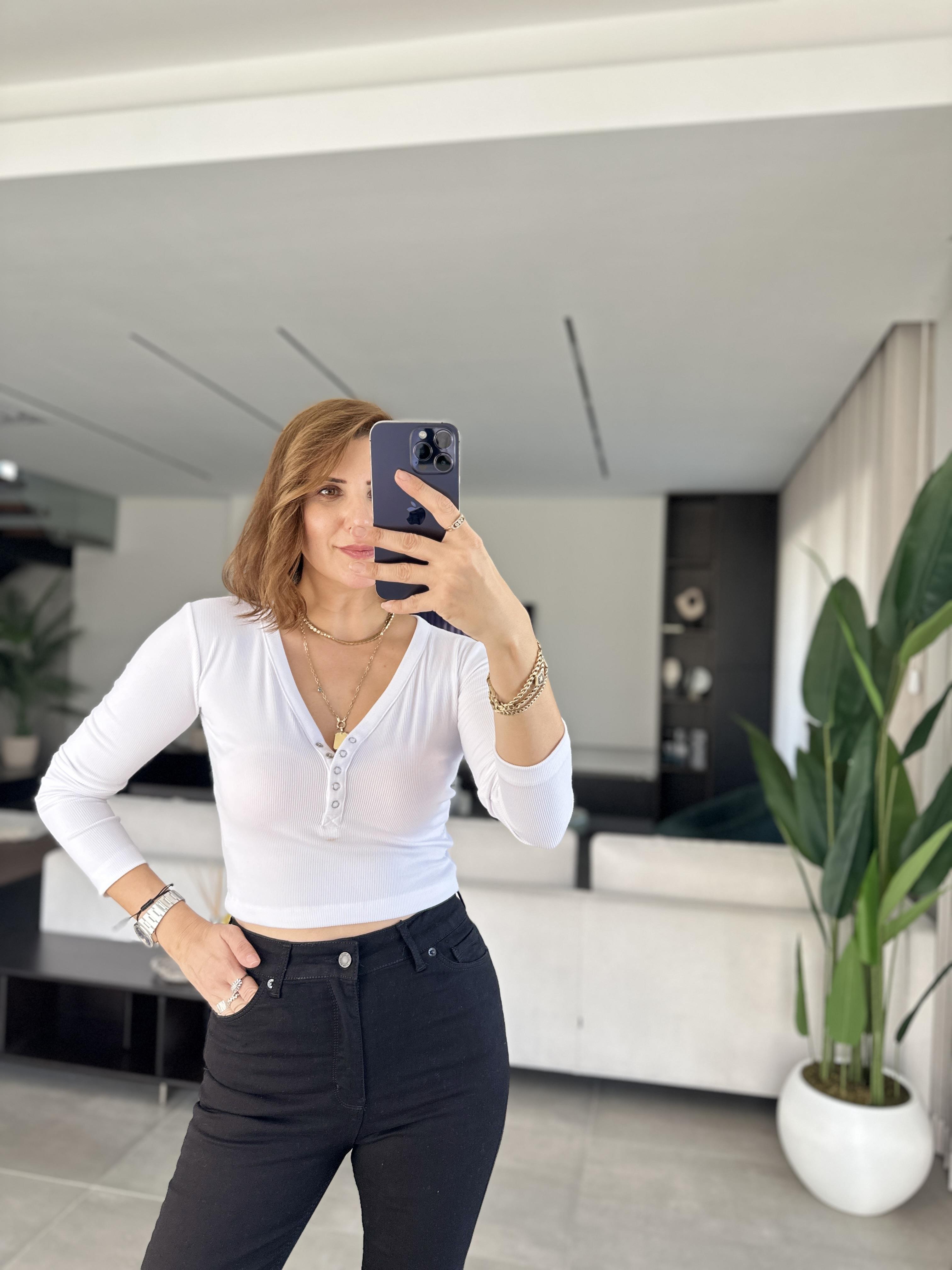 Beyaz Fitilli V Yaka Çıtçıtlı Bluz