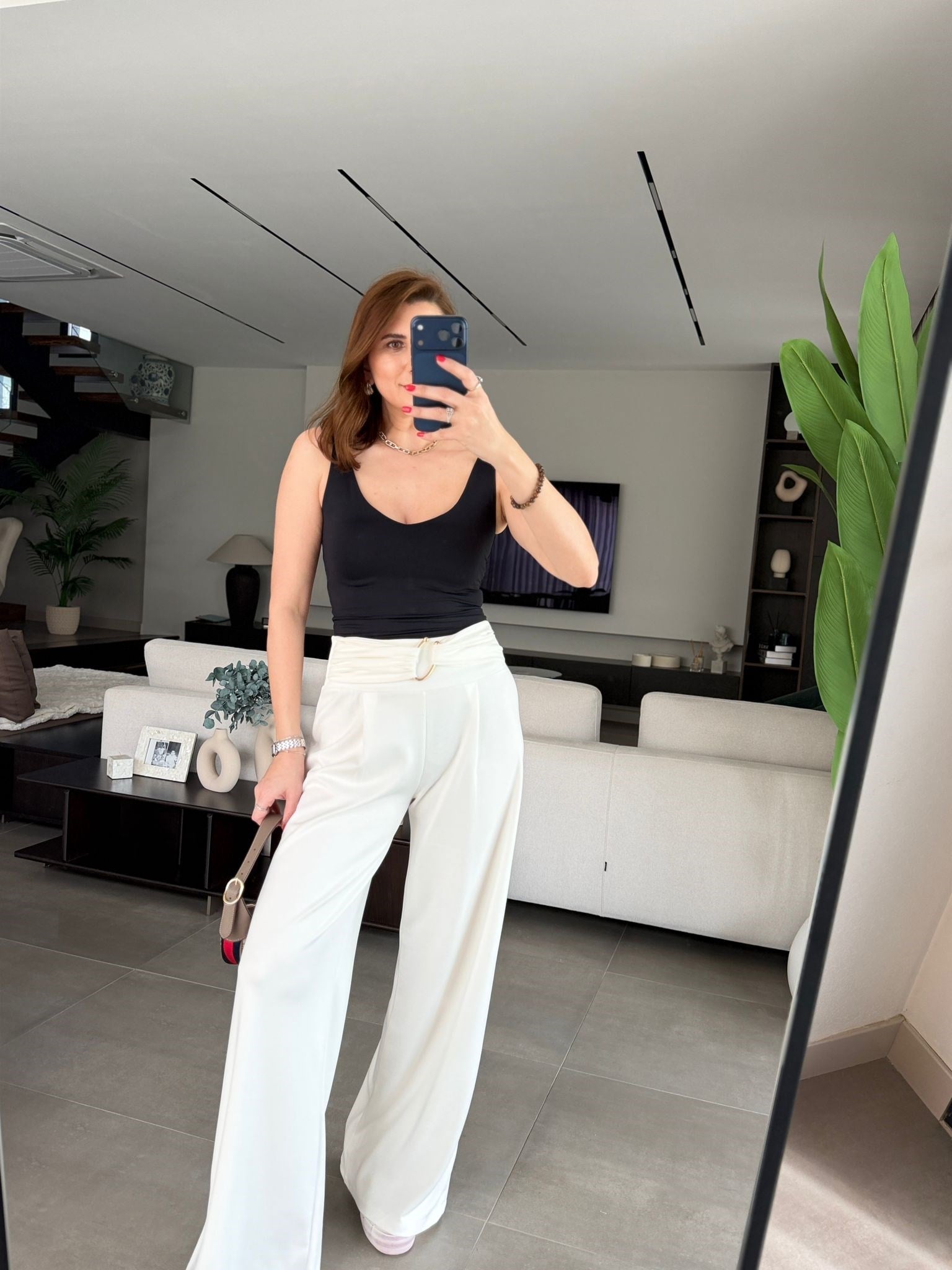 Beyaz  Modal Önü Tokalı Pantolon