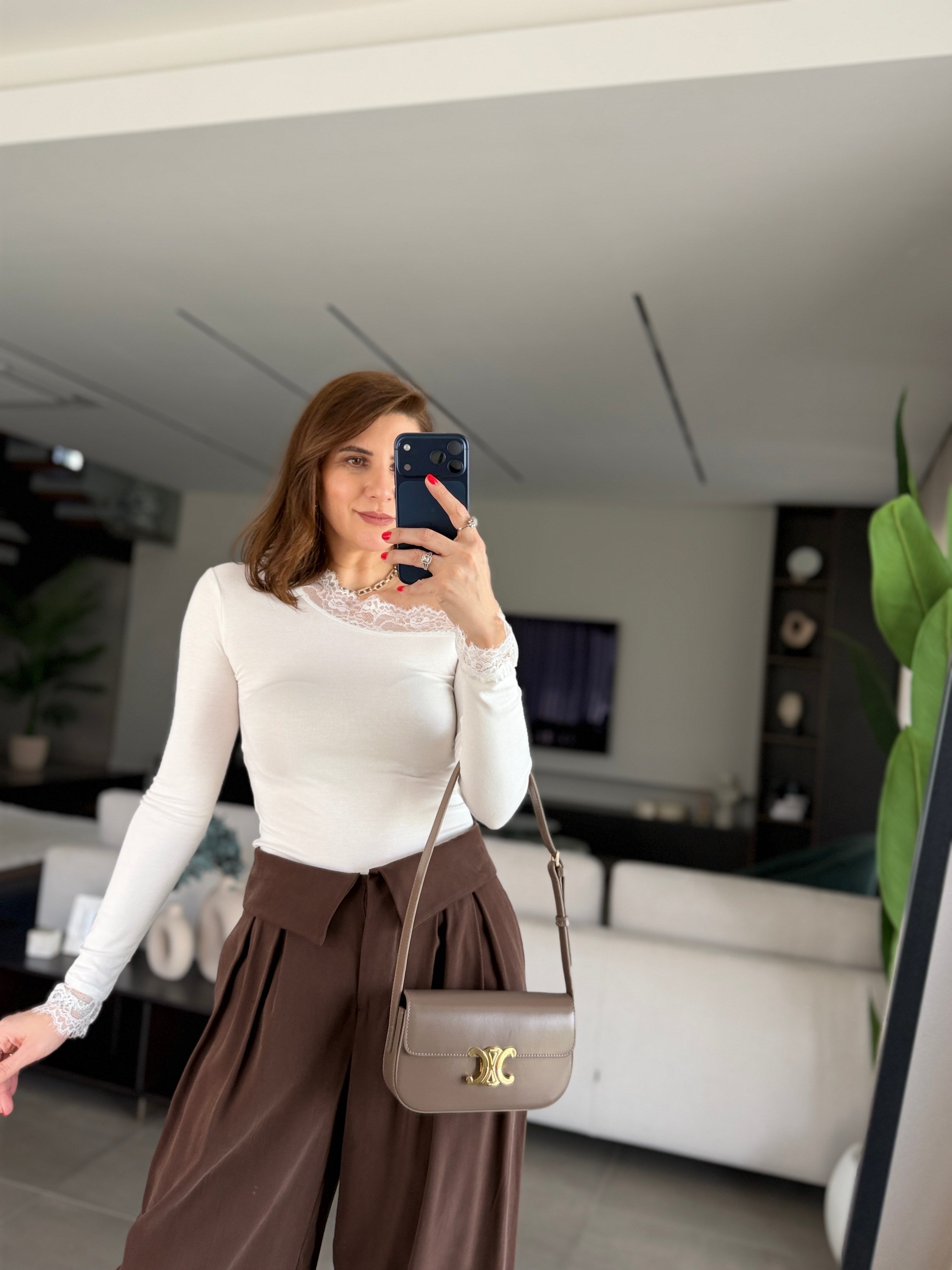 Beyaz Tek Omzu Açık Dantelli Bluz