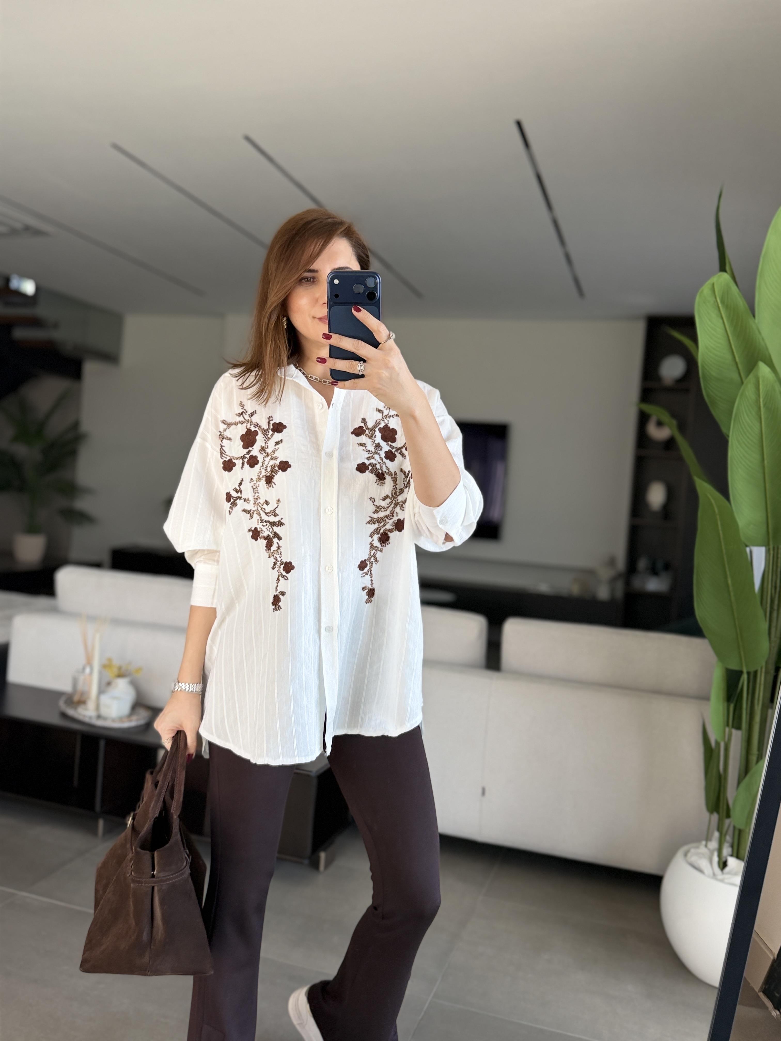 Boncuk Ve Nakış İşlemeli Gömlek