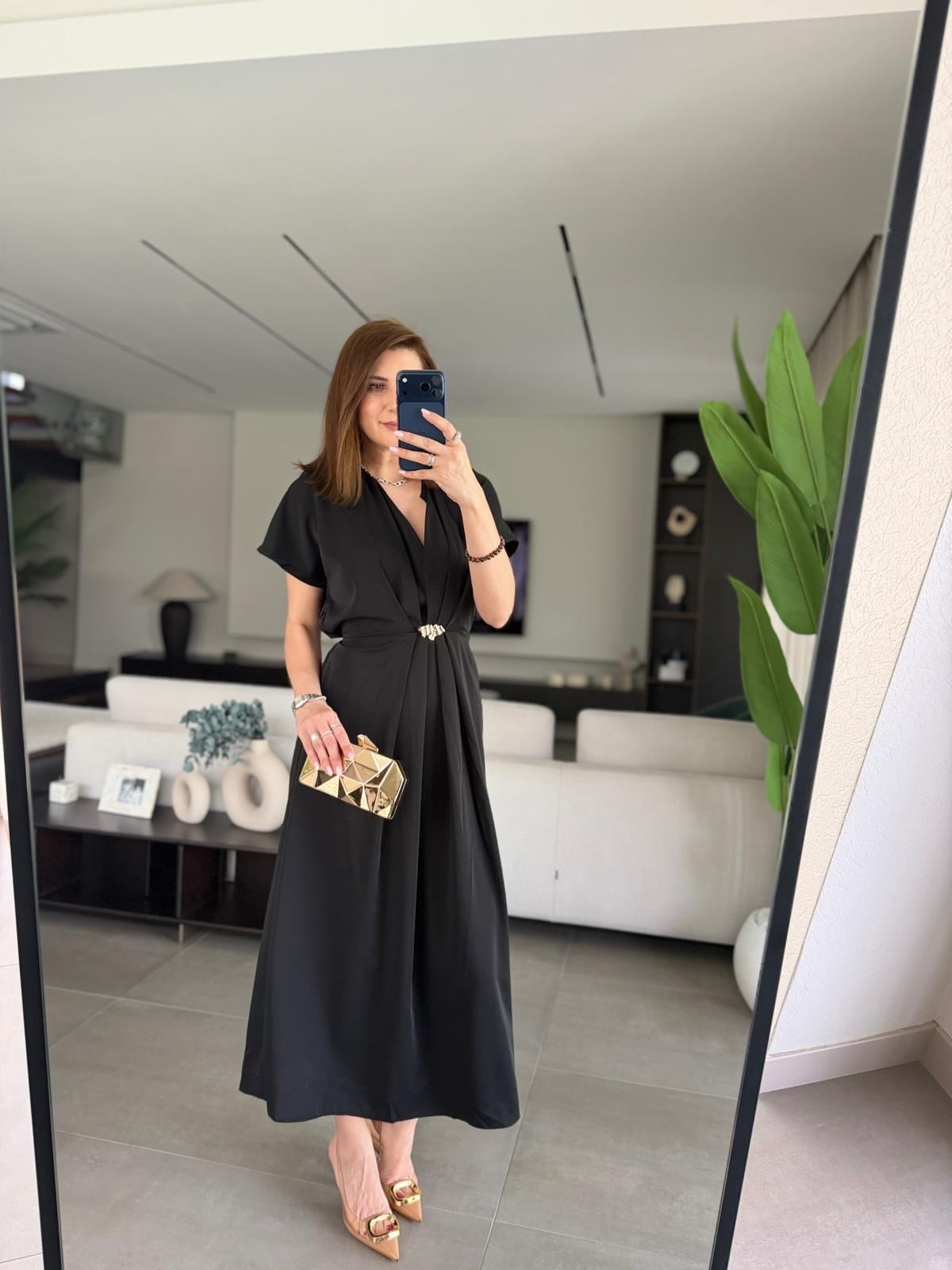 Broş Detaylı Kısa Kollu Elbise