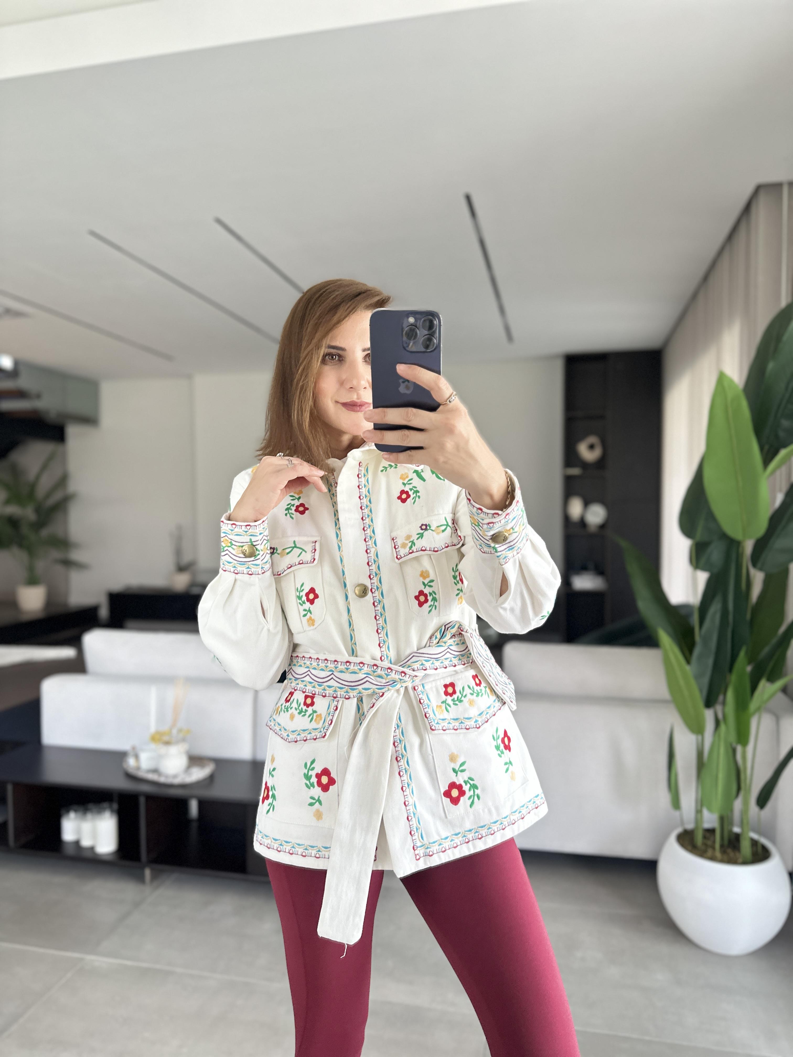 Çiçek Nakışlı Gabardin Ceket