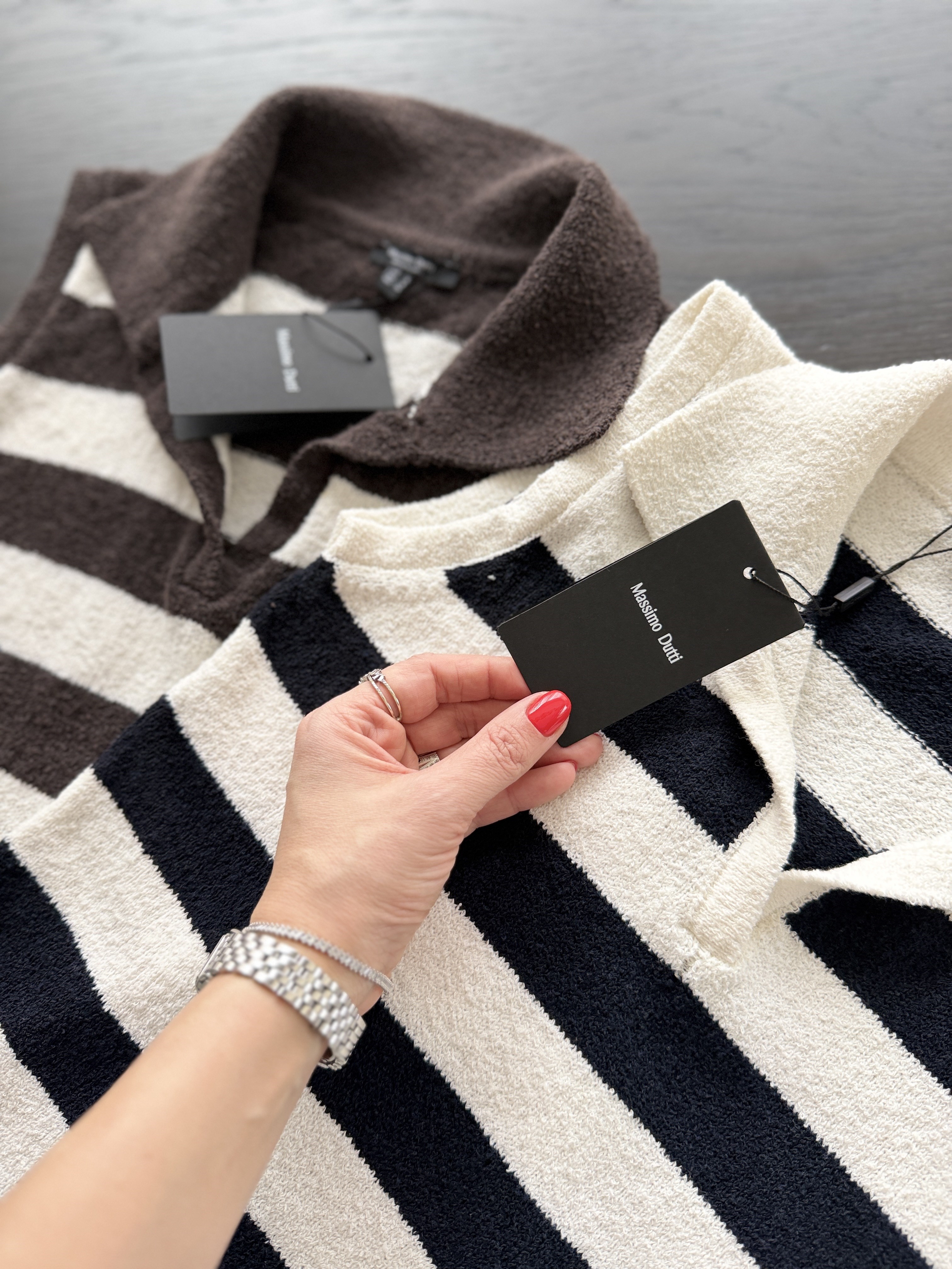 Ekru Çizgili Yakalı Kazak