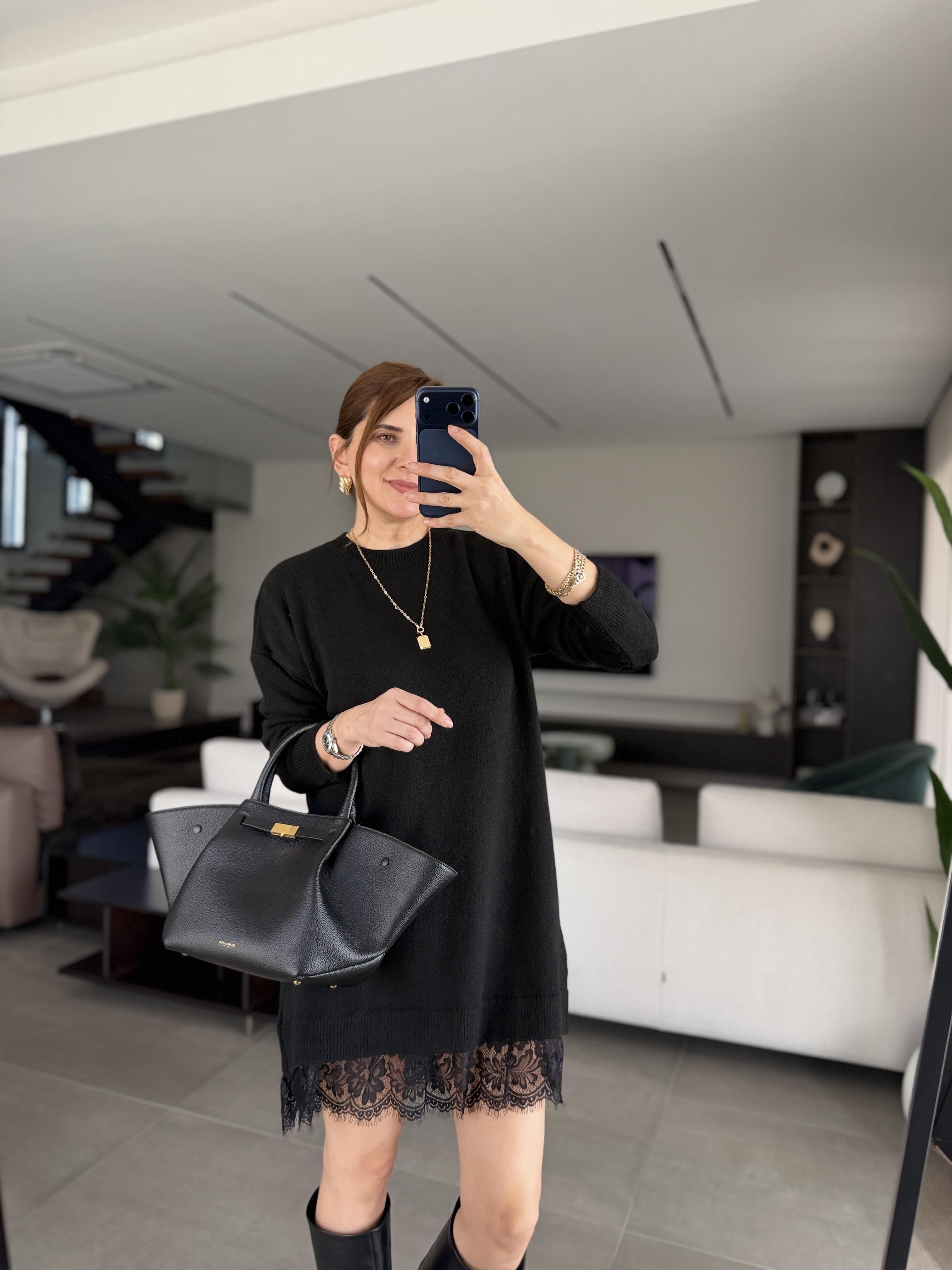 Eteği Dantelli Triko Elbise