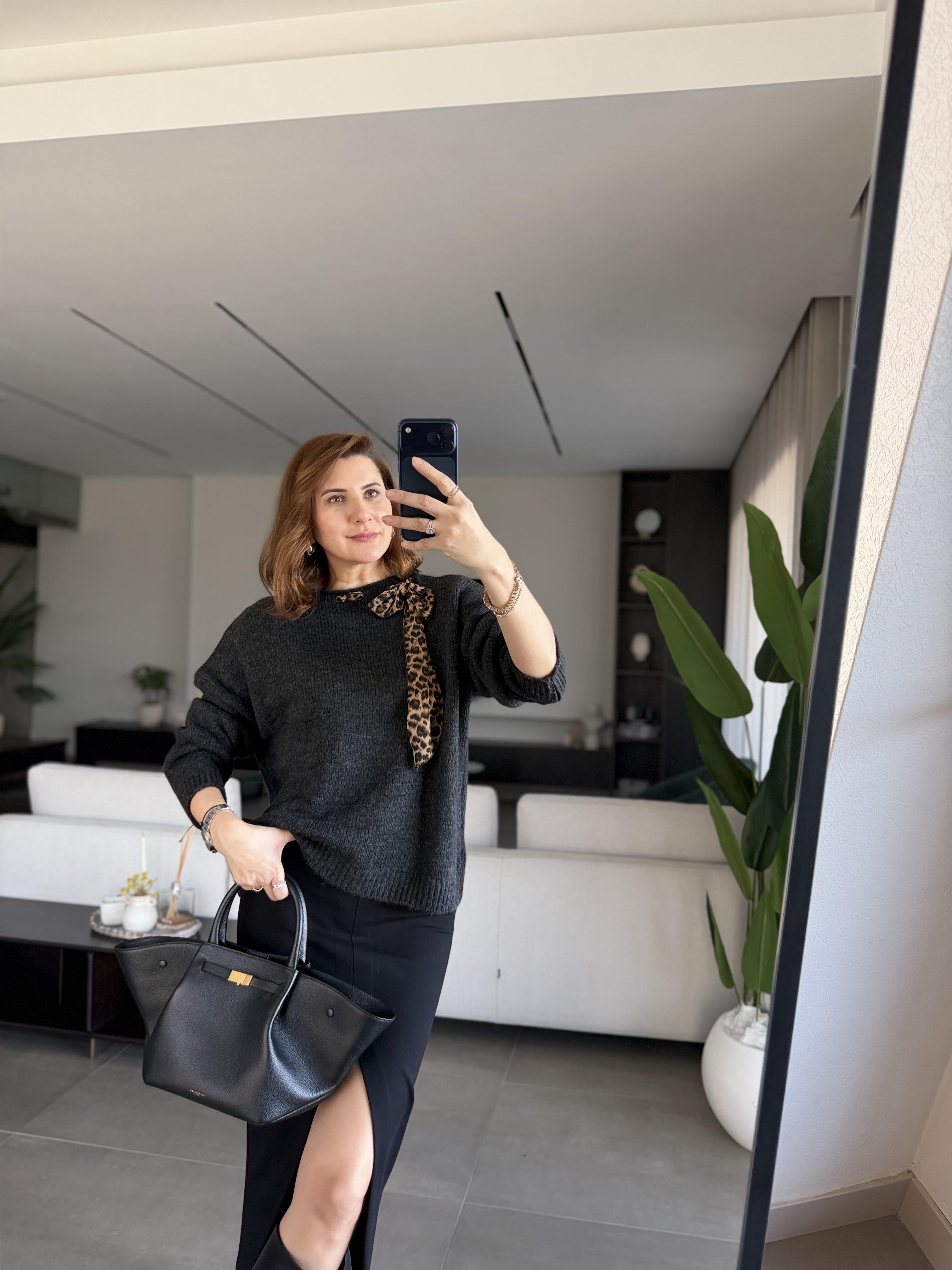 Füme Yakadan Fularlı Kazak