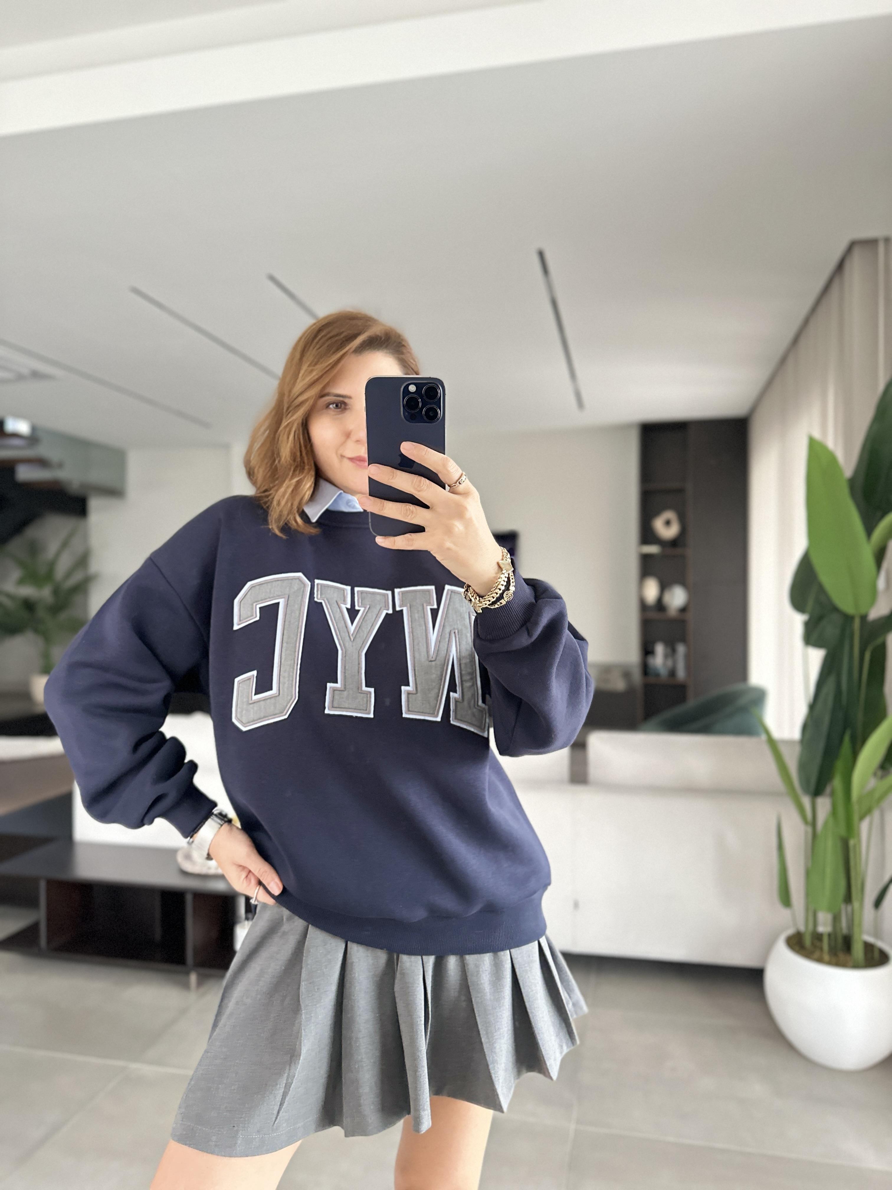 Gömlek Yaka Nakış İşlemeli Üç İplik Sweat