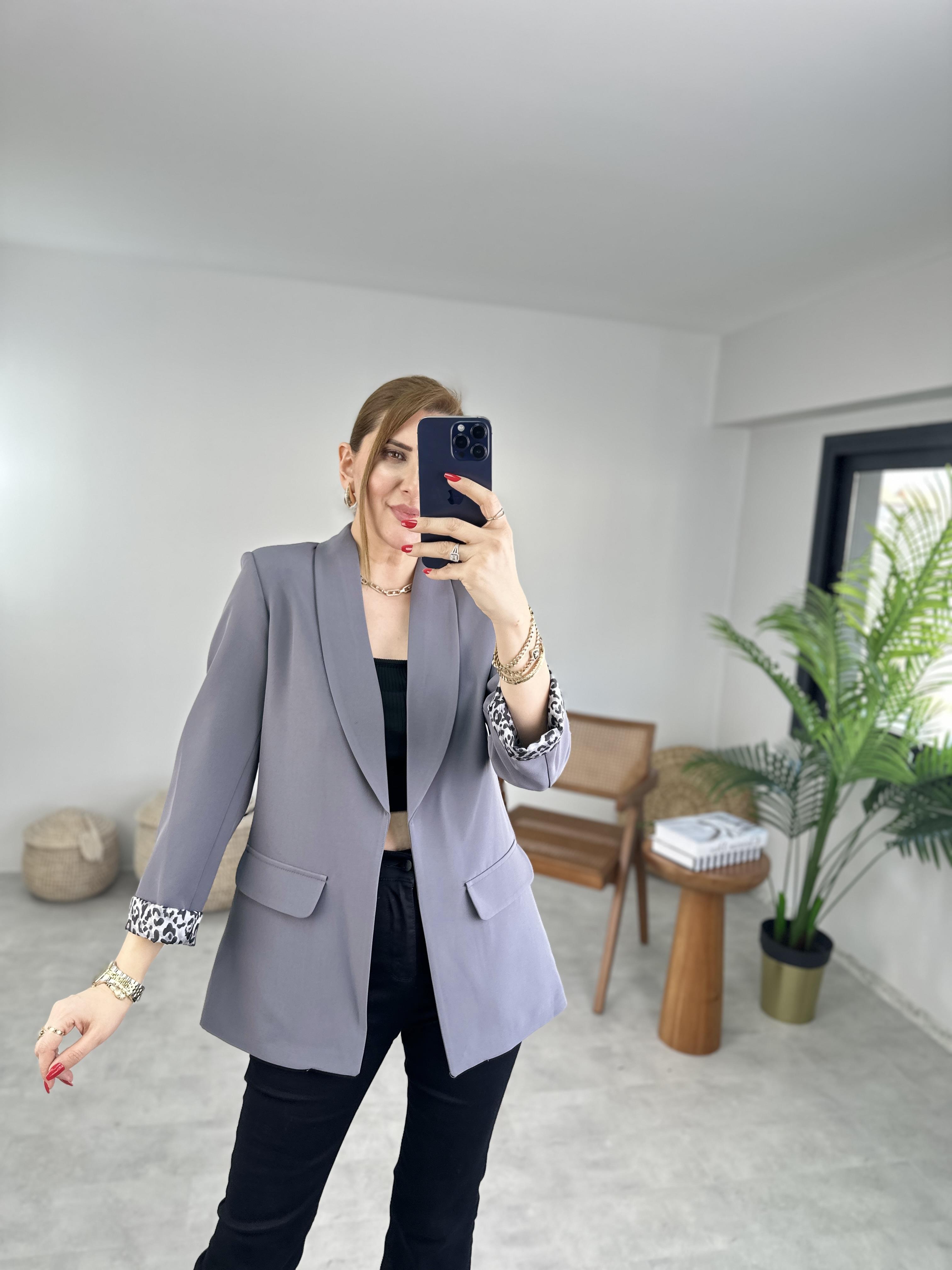 Gri Büyük Beden İçi Leopar Astarlı Blazer Ceket