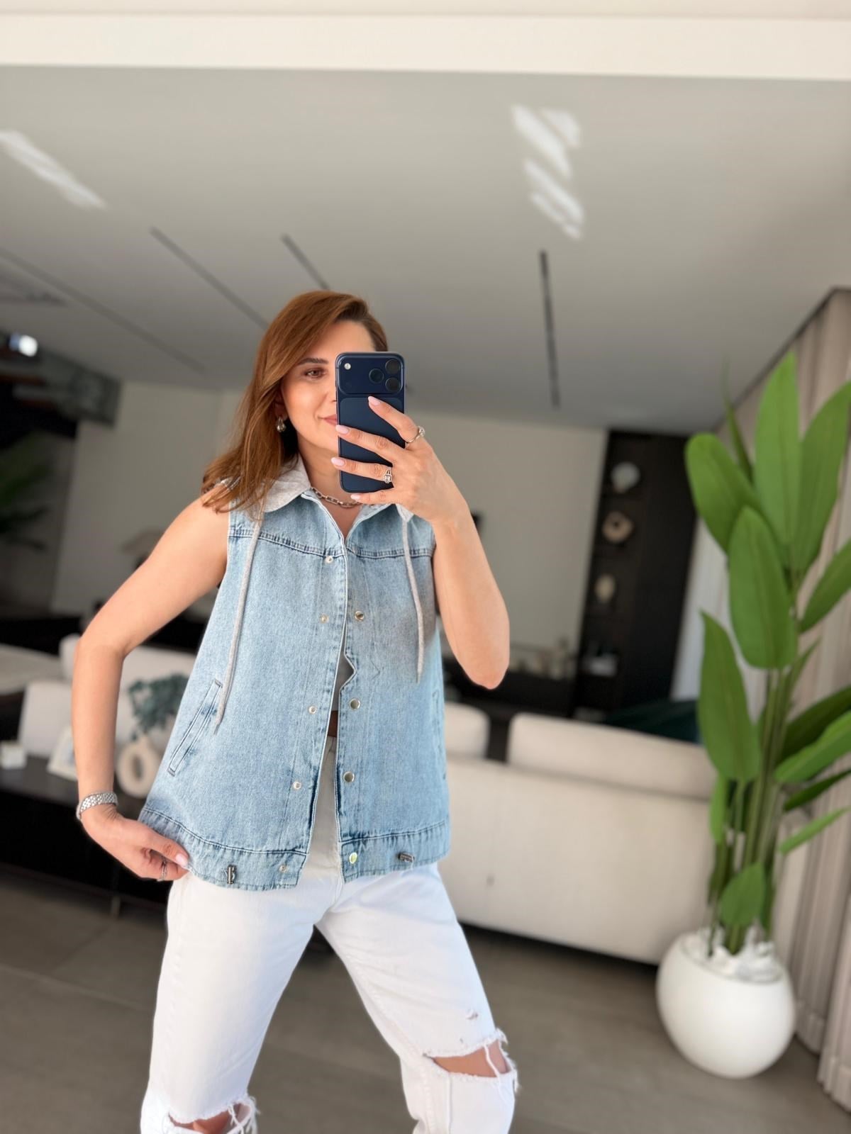 Gri Kapşonlu Kot Yelek