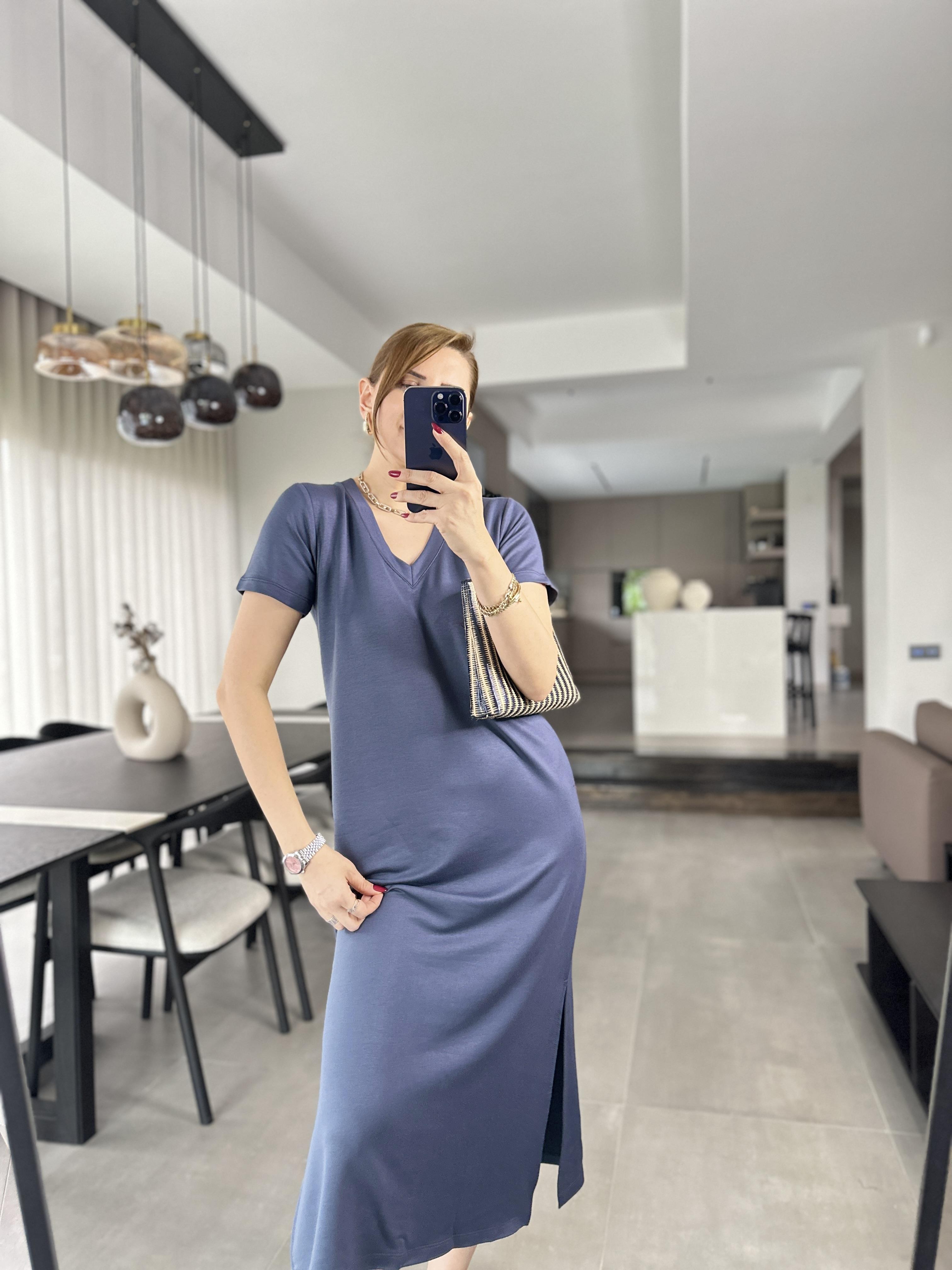 Gri V Yaka Yırtmaçlı Elbise