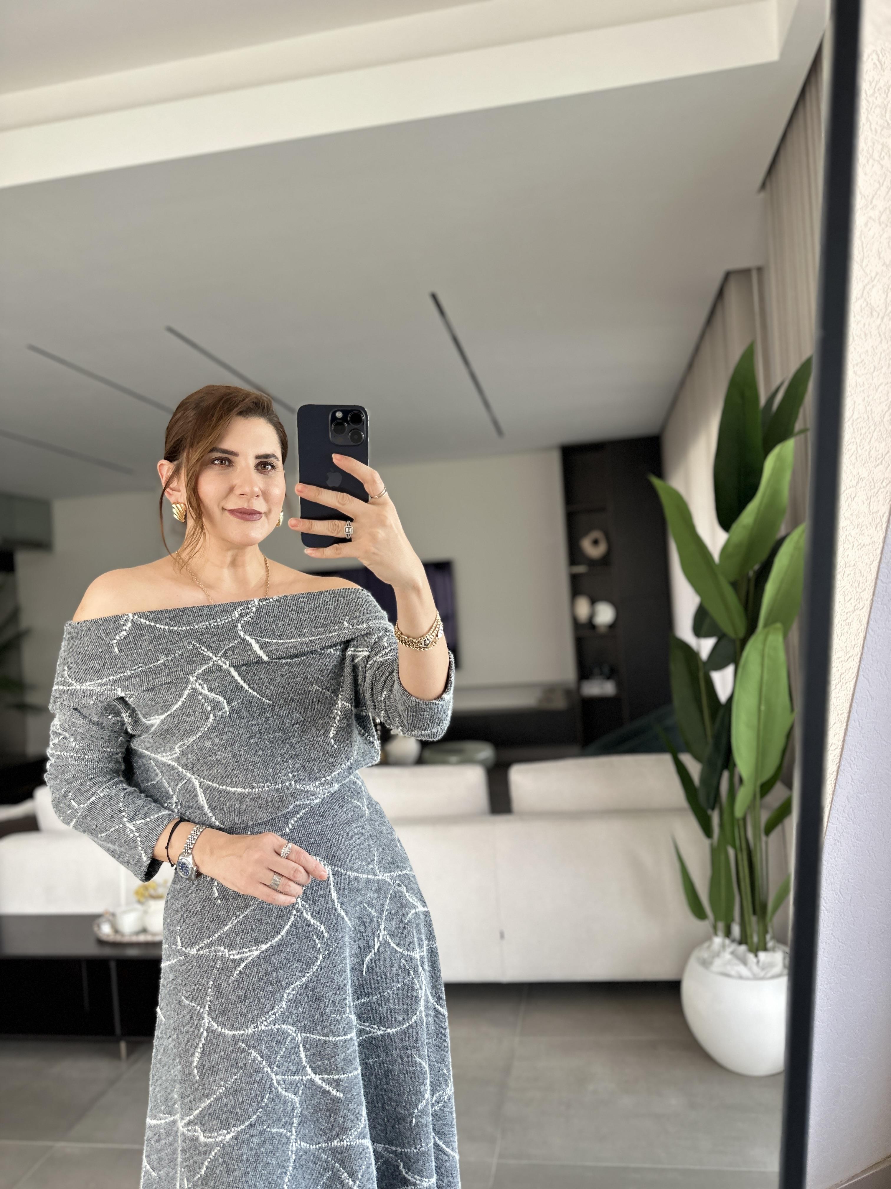 Gri Yumoş Triko Madonna Yaka Etekli Takım