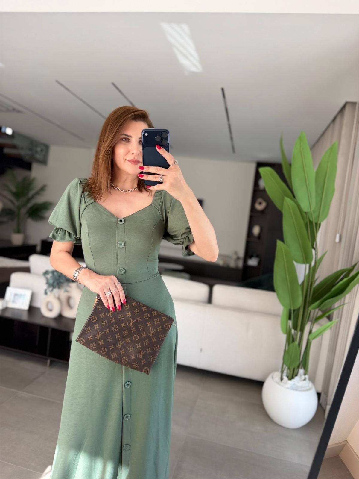 Haki Kolları Fırfırlı Önü Düğmeli Kayık Yaka Elbise