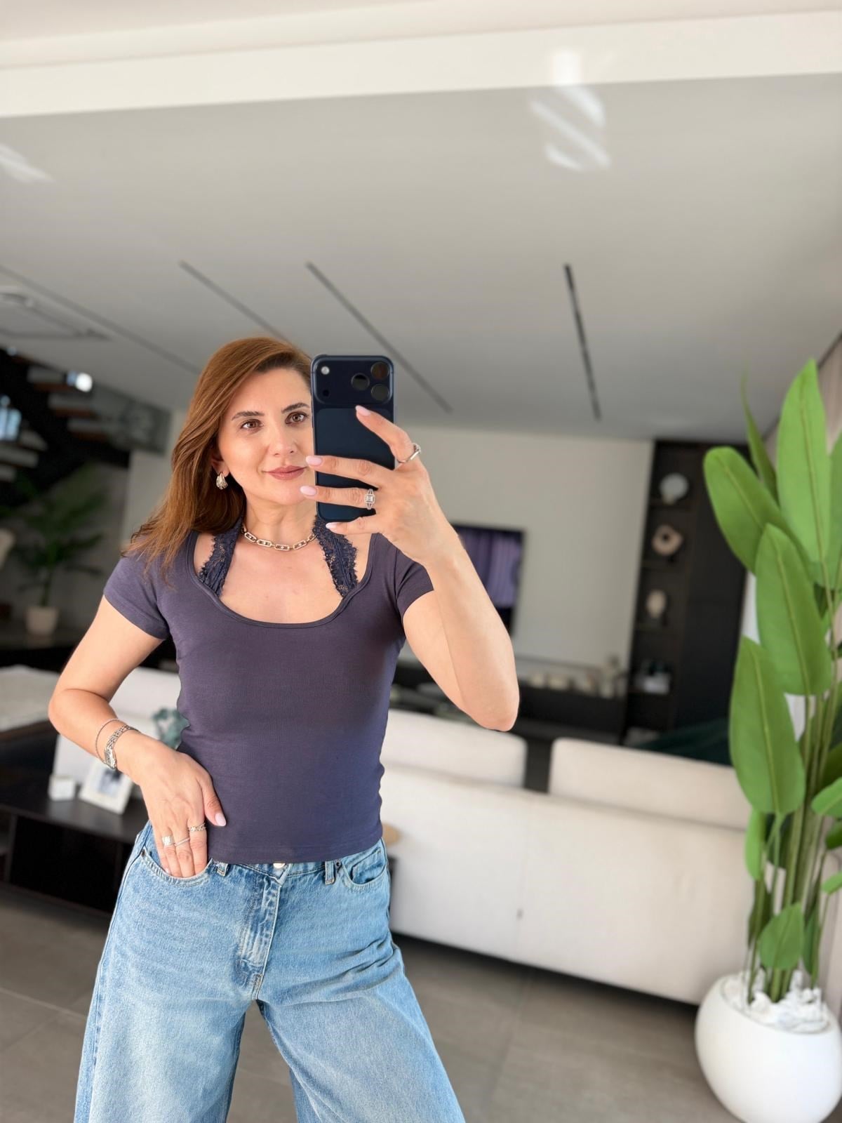 İndigo Boyundan Dantel Geçmeli Bluz