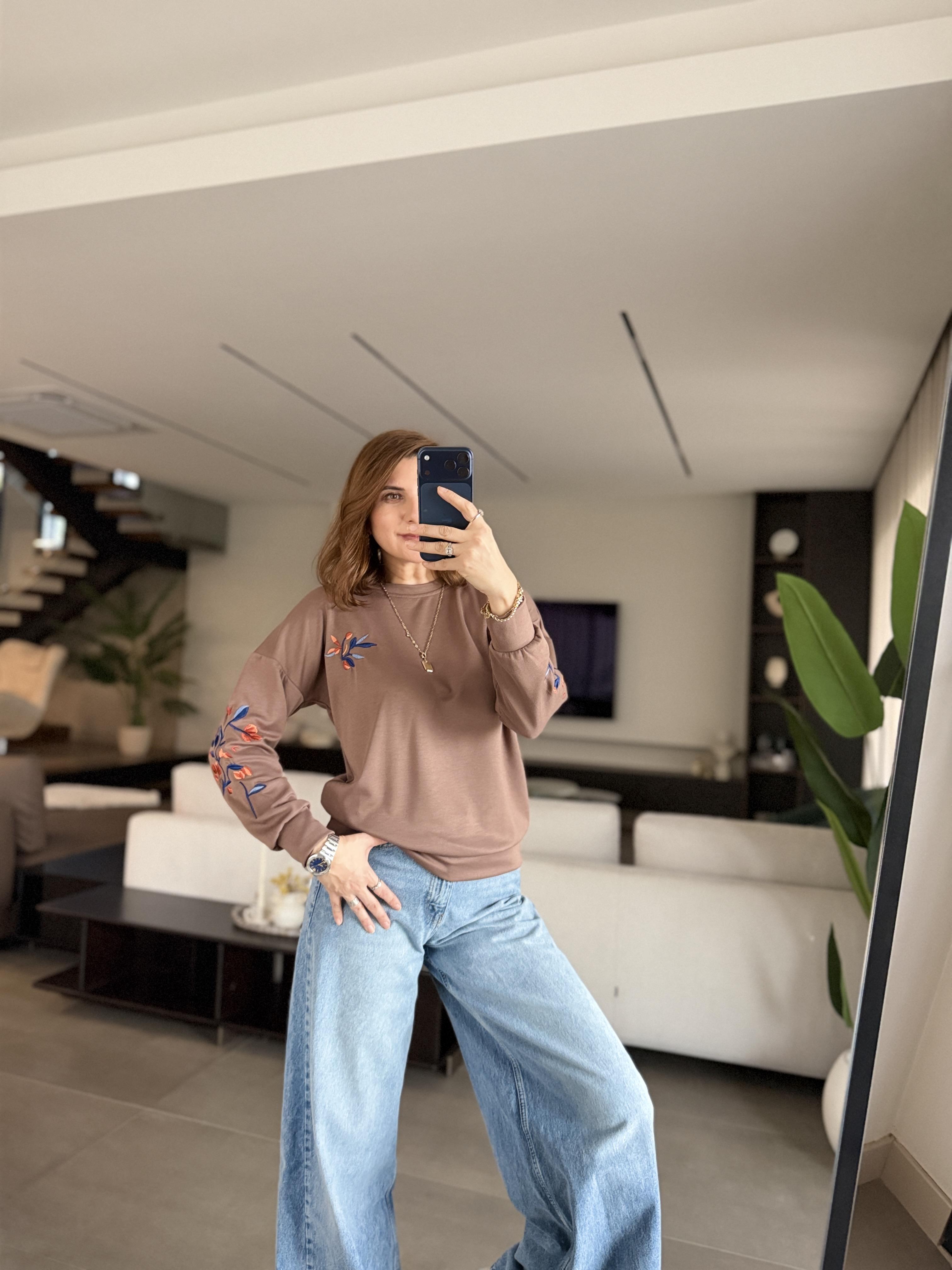 Kahverengi Kol Nakışlı Sweat