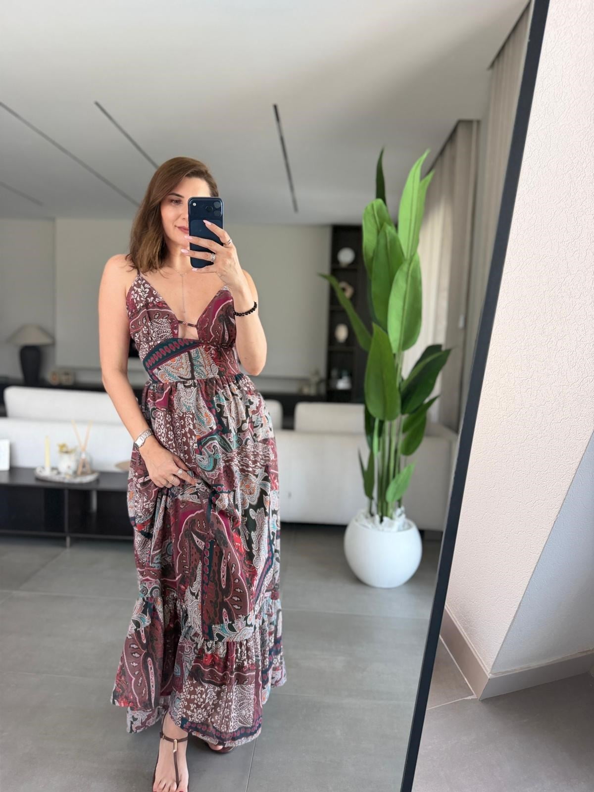 Kahverengi Sırt Detaylı Batik Elbise