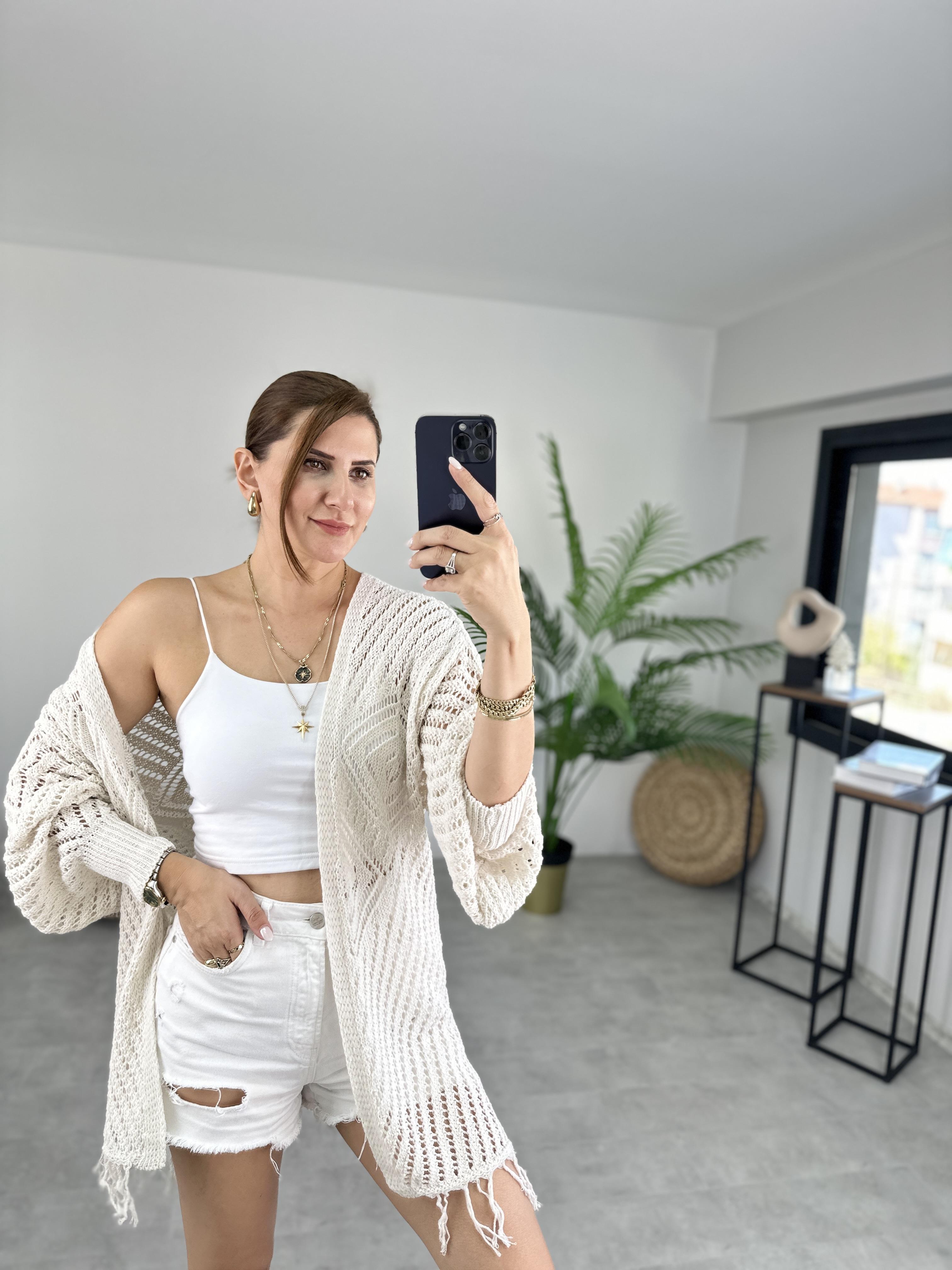 KELEBEK PÜSKÜLLÜ HIRKA