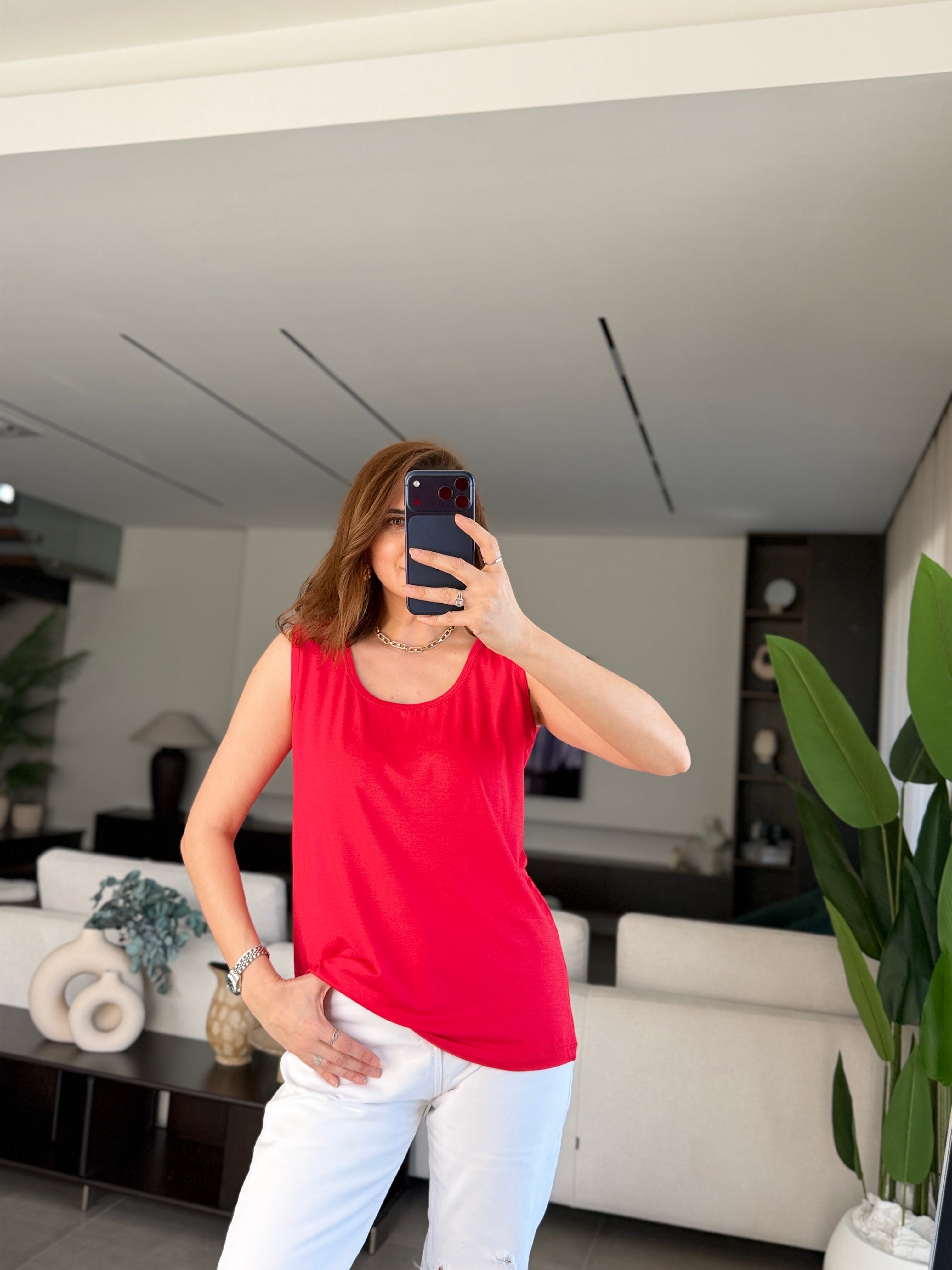 Kırmızı U Yaka Kolsuz Atlet