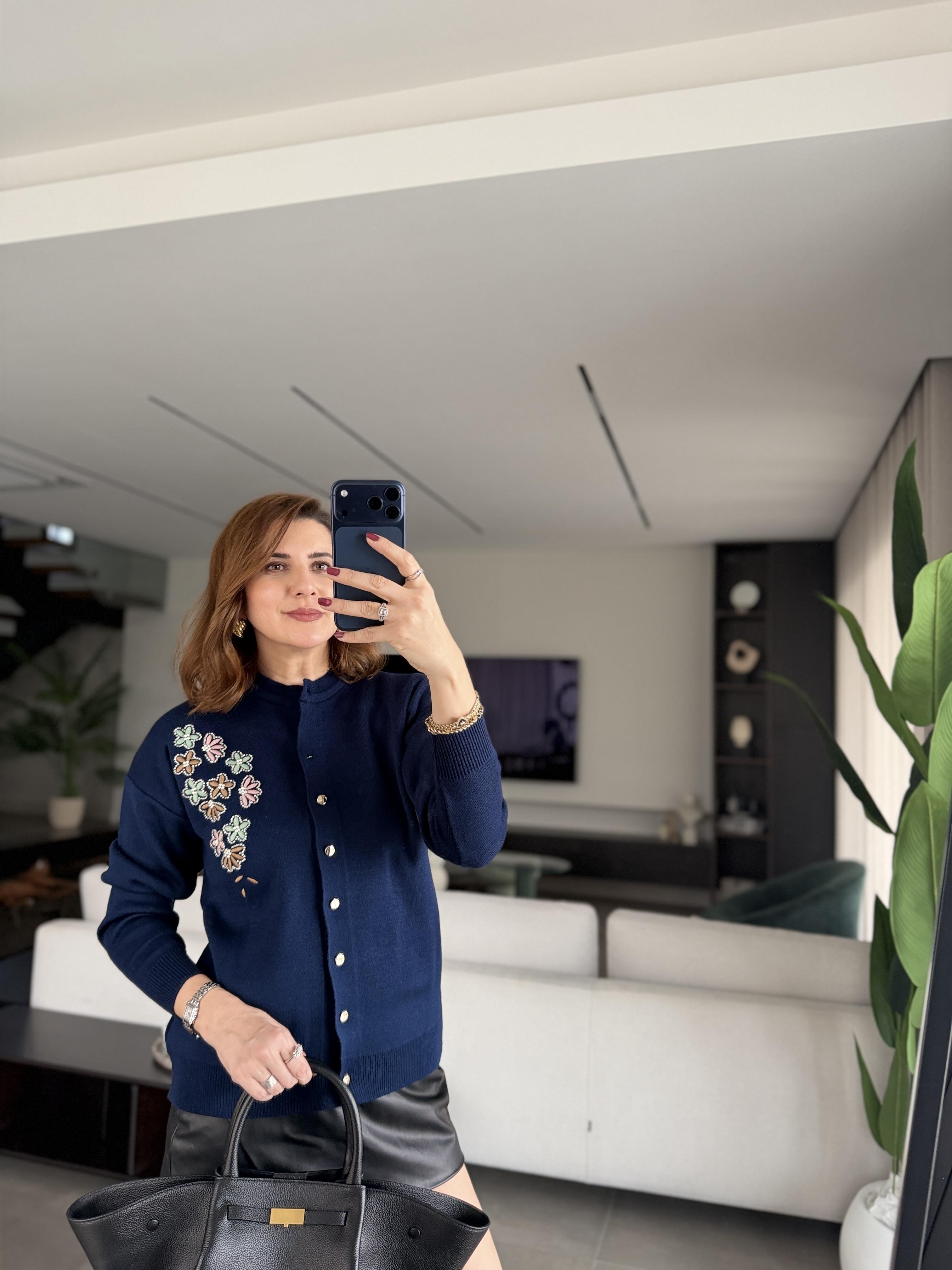 Lacivert Çiçek Nakışlı Triko Hırka