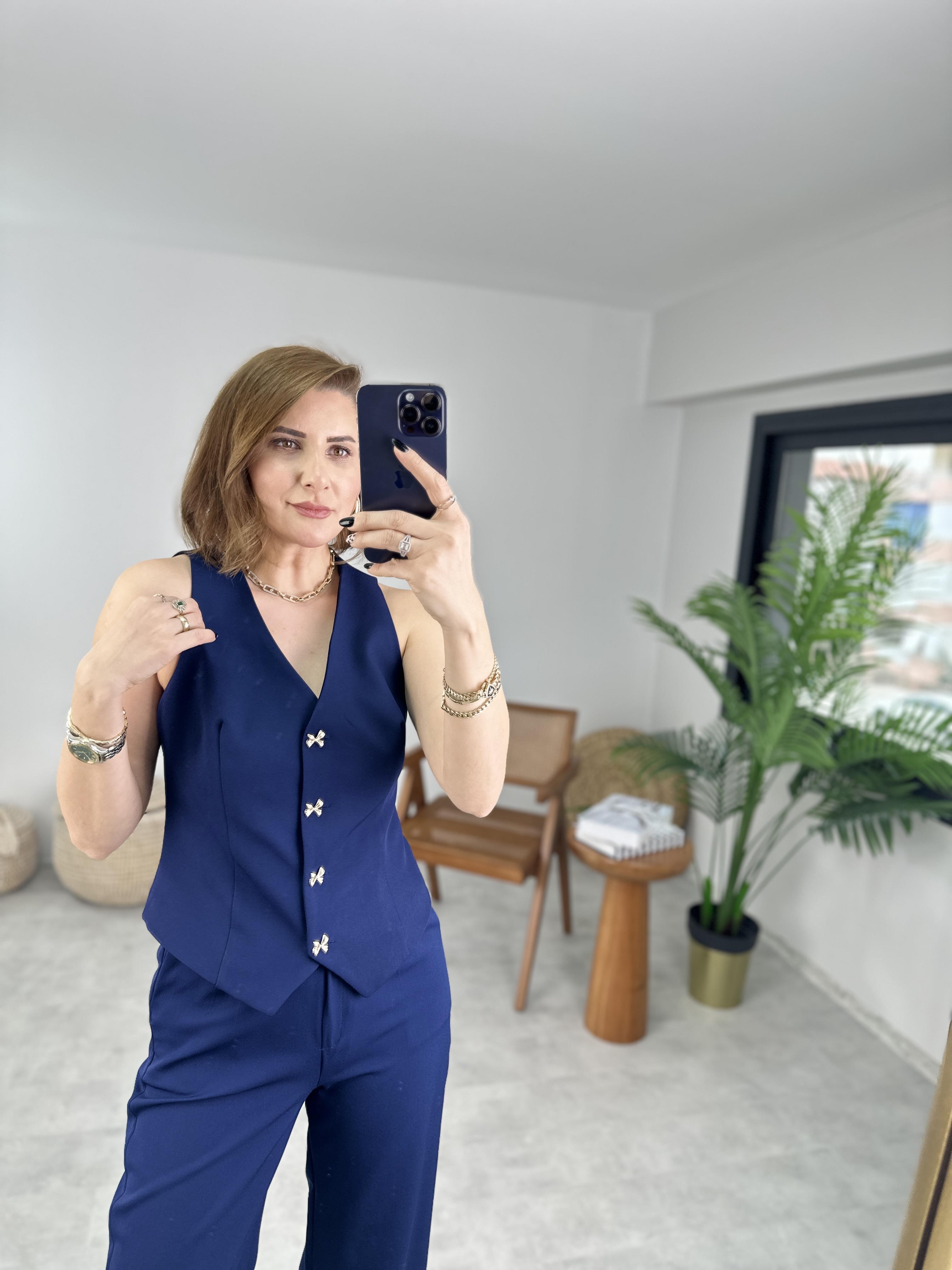 Lacivert Fiyonk Düğmeli Yelekli Takım