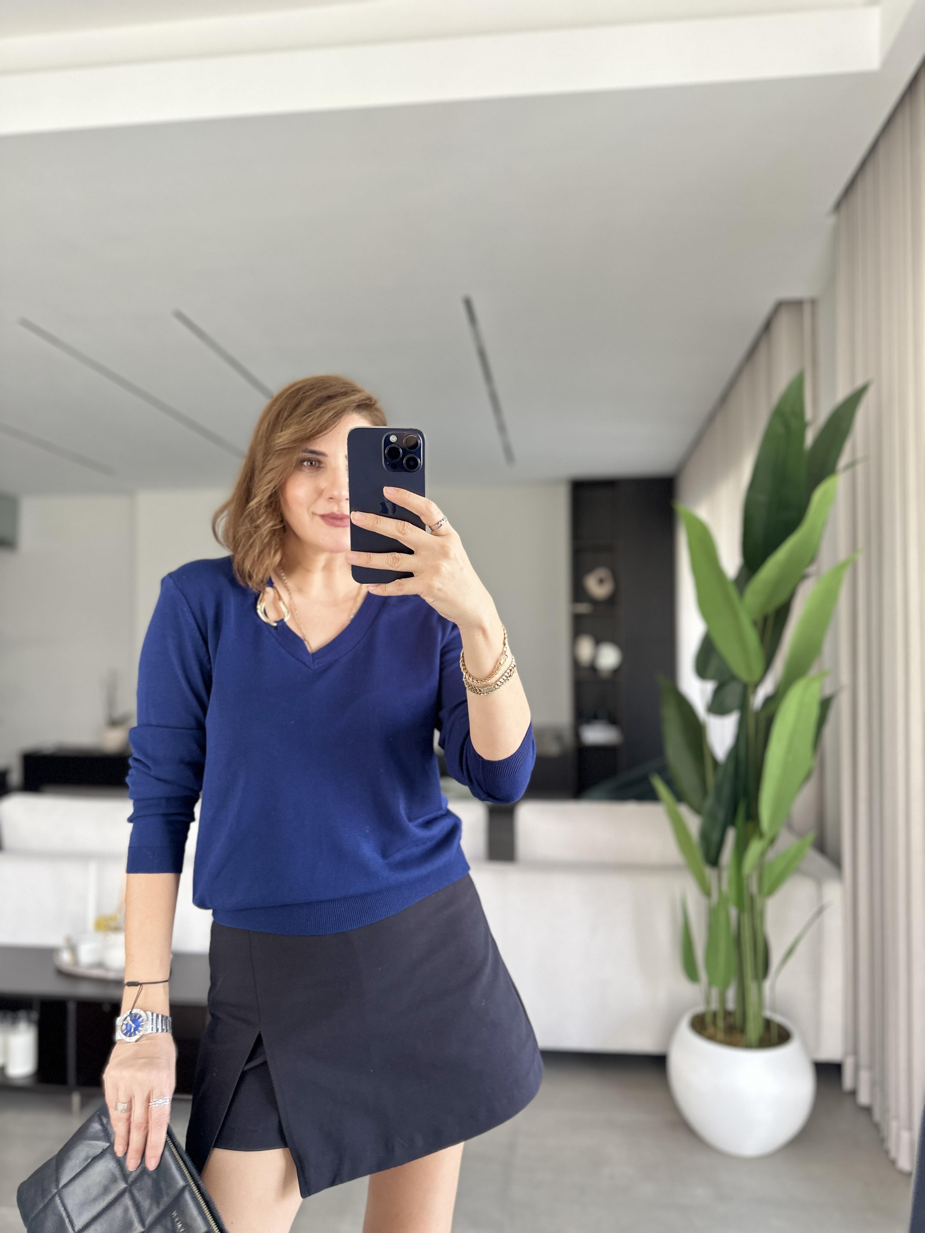 Lacivert V Yaka Toka Detaylı Bluz