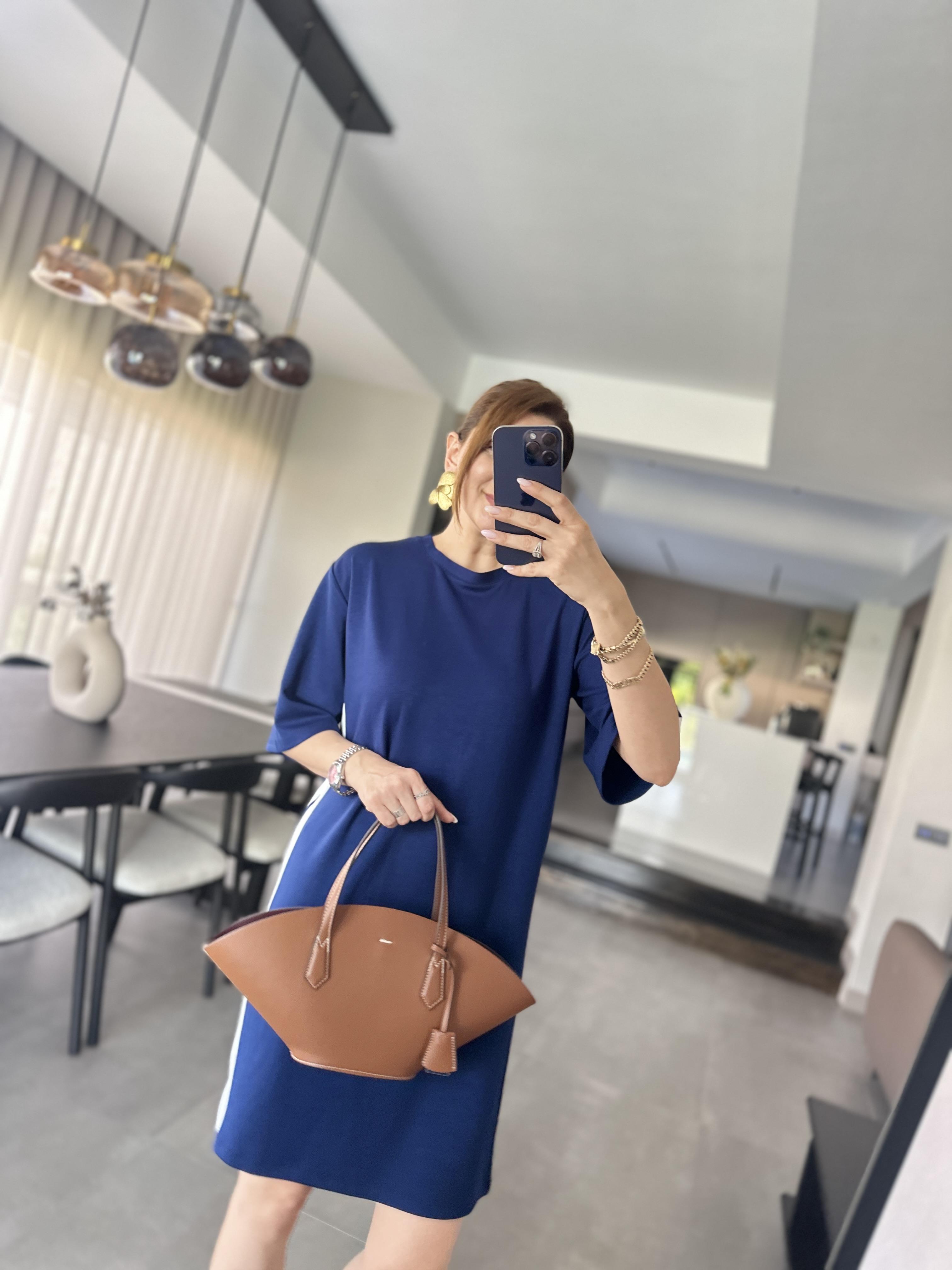 Lacivert Yan Şerit Detaylı Elbise