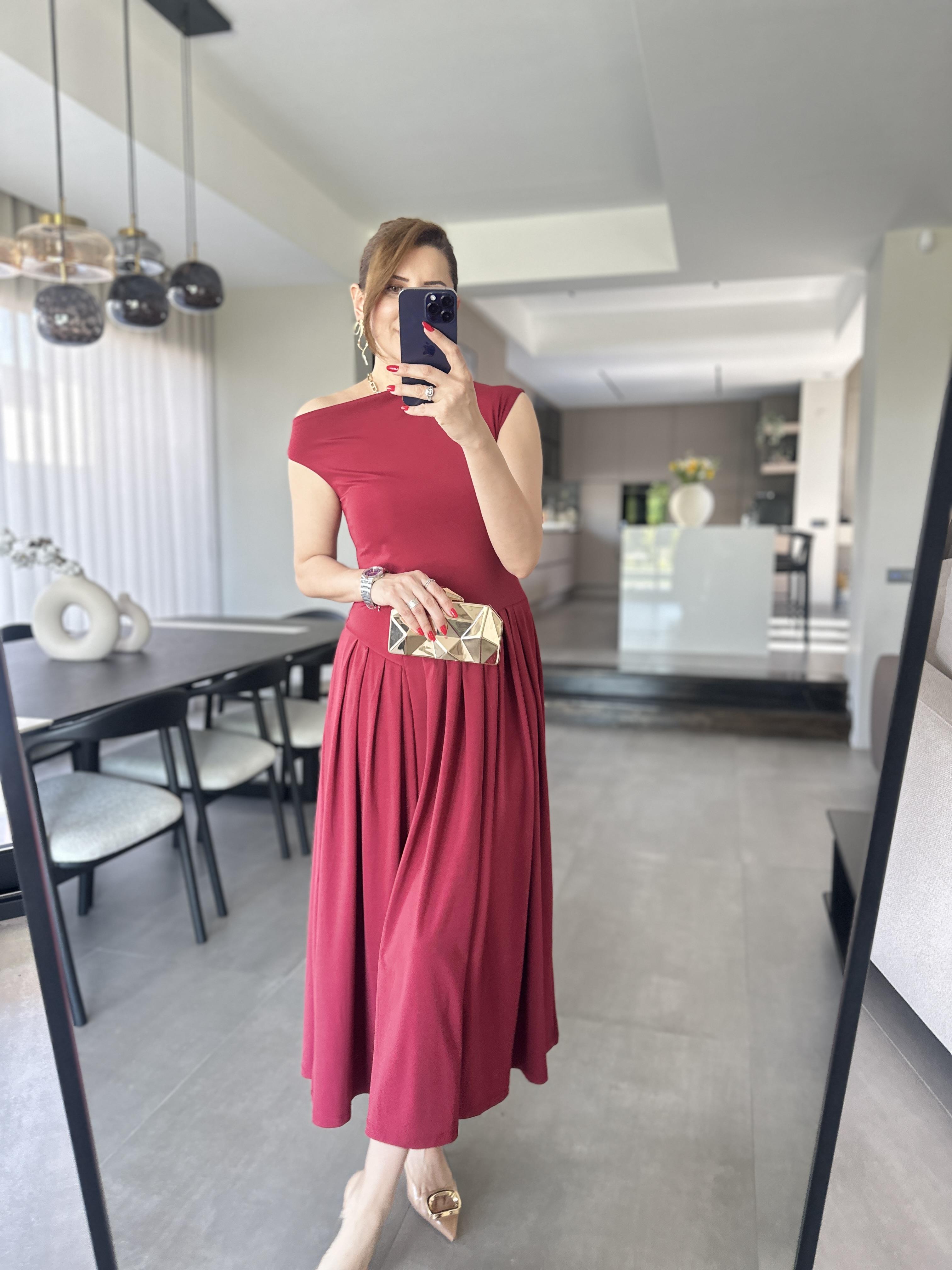 Likralı Düşük Kol Piliseli Elbise